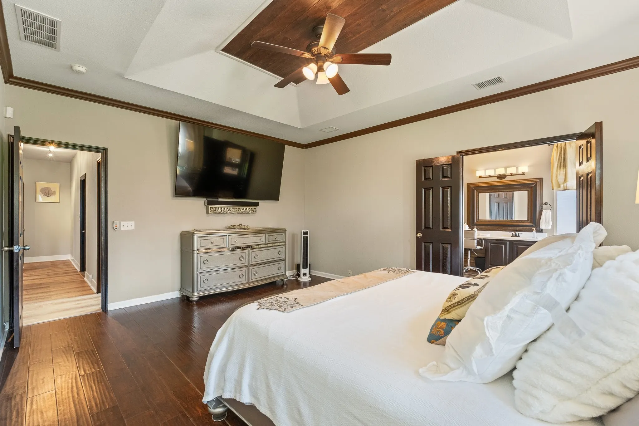 Single Family Residence For Sale in Tarrant County , 2814 Saint Maria Drive, Mansfield, Texas 76063, 4 Bedroom, 4 Bathroom, 3 Garage spaces, 3,514 Sqft, built in 2002, mls#21334085, Real Estate Agent in Mansfield, Homes For Sale in Tarrant county, Homes For Sale in Mansfield, Realtor in Mansfield Texas, Real Estate Brokerage Independent Realty Texas, Luminita Cordes Realtor