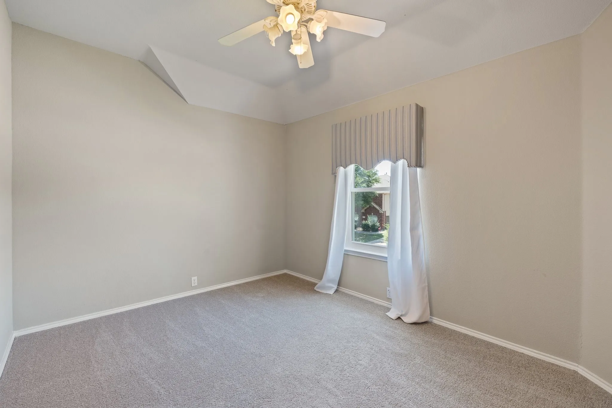 Single Family Residence For Sale in Tarrant County , 2814 Saint Maria Drive, Mansfield, Texas 76063, 4 Bedroom, 4 Bathroom, 3 Garage spaces, 3,514 Sqft, built in 2002, mls#21334085, Real Estate Agent in Mansfield, Homes For Sale in Tarrant county, Homes For Sale in Mansfield, Realtor in Mansfield Texas, Real Estate Brokerage Independent Realty Texas, Luminita Cordes Realtor