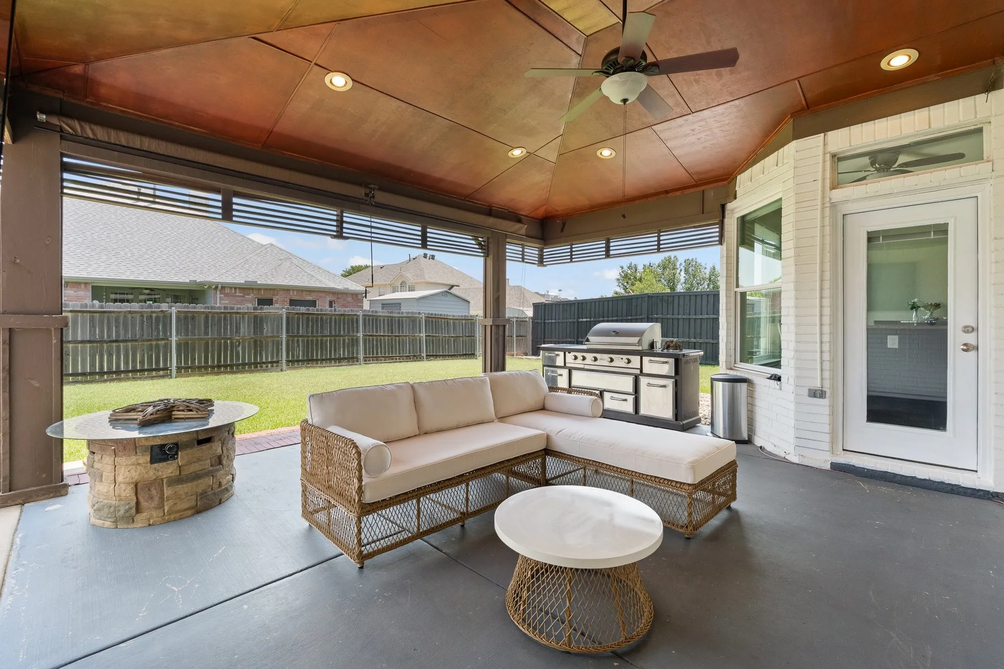 Single Family Residence For Sale in Tarrant County , 2814 Saint Maria Drive, Mansfield, Texas 76063, 4 Bedroom, 4 Bathroom, 3 Garage spaces, 3,514 Sqft, built in 2002, mls#21334085, Real Estate Agent in Mansfield, Homes For Sale in Tarrant county, Homes For Sale in Mansfield, Realtor in Mansfield Texas, Real Estate Brokerage Independent Realty Texas, Luminita Cordes Realtor