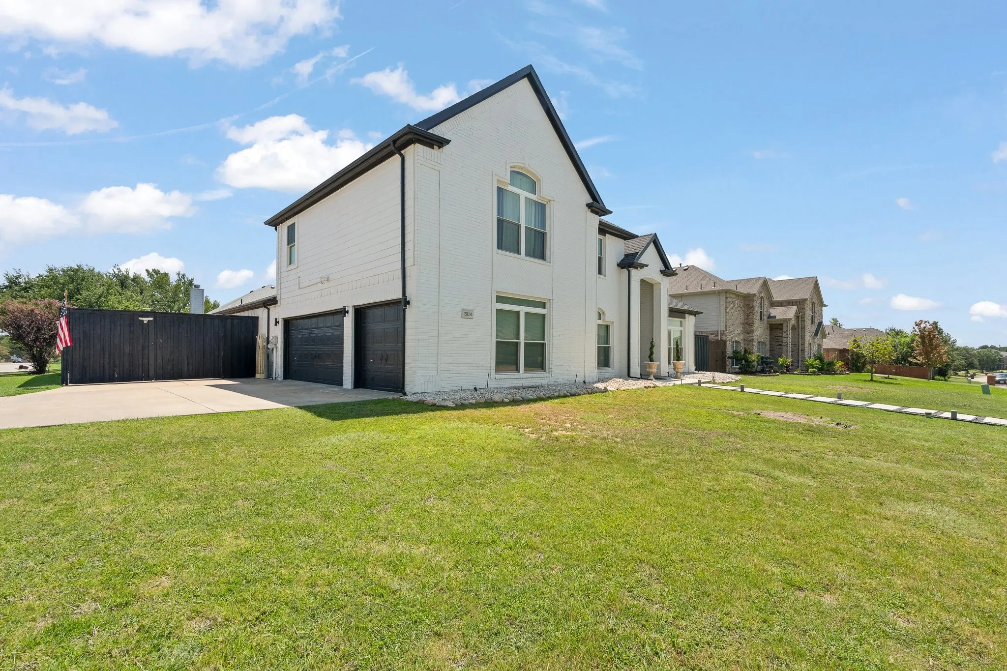 Single Family Residence For Sale in Tarrant County , 2814 Saint Maria Drive, Mansfield, Texas 76063, 4 Bedroom, 4 Bathroom, 3 Garage spaces, 3,514 Sqft, built in 2002, mls#21334085, Real Estate Agent in Mansfield, Homes For Sale in Tarrant county, Homes For Sale in Mansfield, Realtor in Mansfield Texas, Real Estate Brokerage Independent Realty Texas, Luminita Cordes Realtor