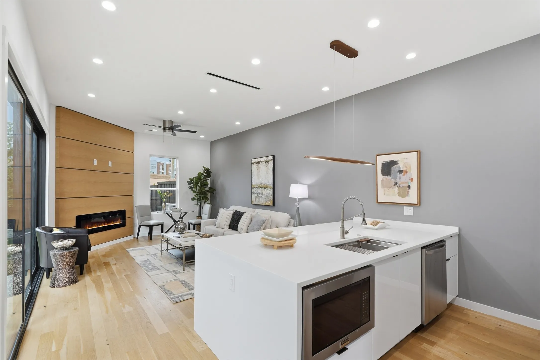 Condominium For Sale in Dallas County , 2724 Hondo, Dallas, Texas 75219, 3 Bedroom, 3 Bathroom, 1 Garage spaces, 1,876 Sqft, built in 2023, mls#21333278, Real Estate Agent in Dallas, Homes For Sale in Dallas county, Homes For Sale in Dallas, Realtor in Dallas Texas, Real Estate Brokerage Independent Realty Texas, Luminita Cordes Realtor