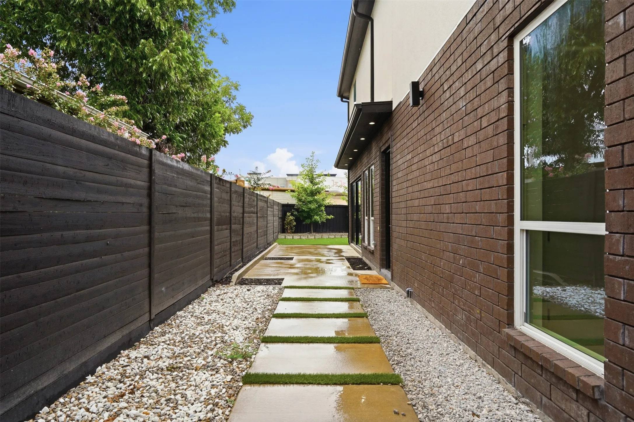 Condominium For Sale in Dallas County , 2724 Hondo, Dallas, Texas 75219, 3 Bedroom, 3 Bathroom, 1 Garage spaces, 1,876 Sqft, built in 2023, mls#21333278, Real Estate Agent in Dallas, Homes For Sale in Dallas county, Homes For Sale in Dallas, Realtor in Dallas Texas, Real Estate Brokerage Independent Realty Texas, Luminita Cordes Realtor