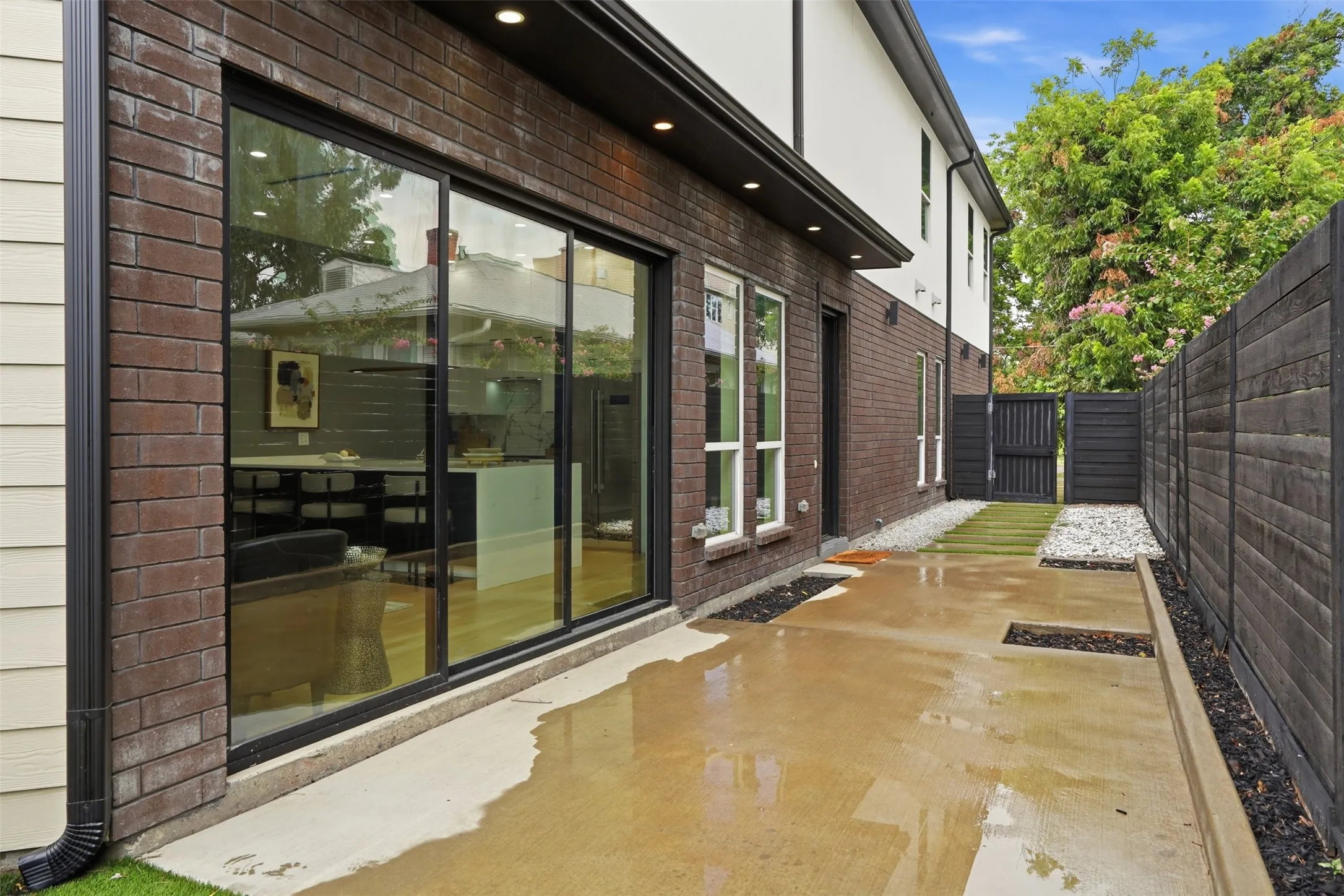Condominium For Sale in Dallas County , 2724 Hondo, Dallas, Texas 75219, 3 Bedroom, 3 Bathroom, 1 Garage spaces, 1,876 Sqft, built in 2023, mls#21333278, Real Estate Agent in Dallas, Homes For Sale in Dallas county, Homes For Sale in Dallas, Realtor in Dallas Texas, Real Estate Brokerage Independent Realty Texas, Luminita Cordes Realtor