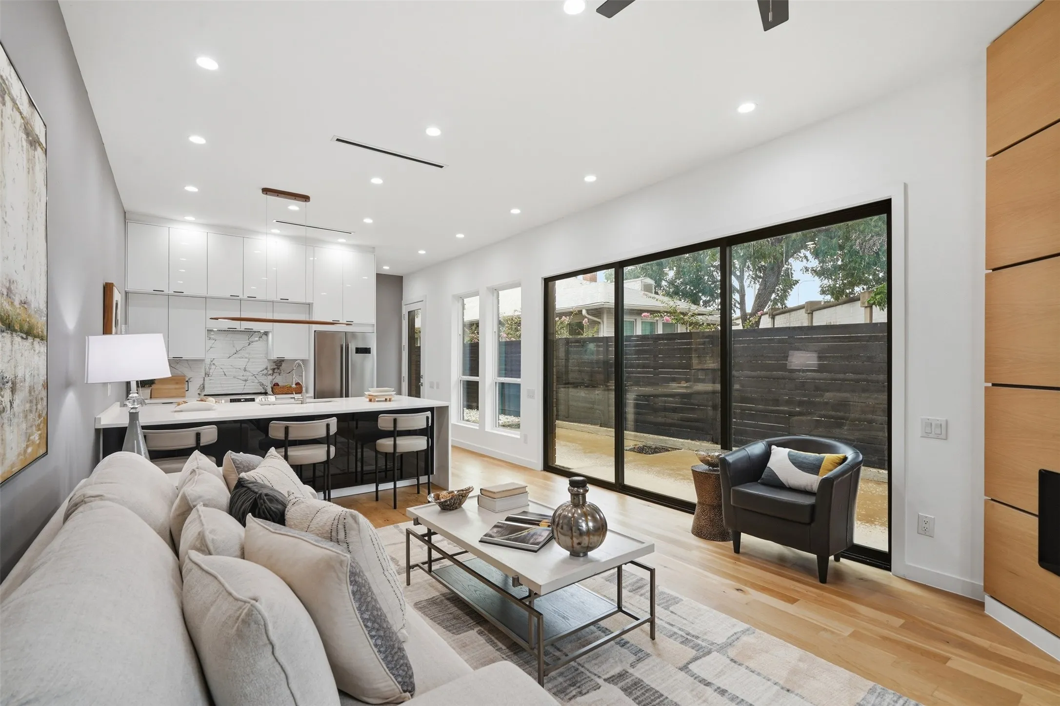 Condominium For Sale in Dallas County , 2724 Hondo, Dallas, Texas 75219, 3 Bedroom, 3 Bathroom, 1 Garage spaces, 1,876 Sqft, built in 2023, mls#21333278, Real Estate Agent in Dallas, Homes For Sale in Dallas county, Homes For Sale in Dallas, Realtor in Dallas Texas, Real Estate Brokerage Independent Realty Texas, Luminita Cordes Realtor