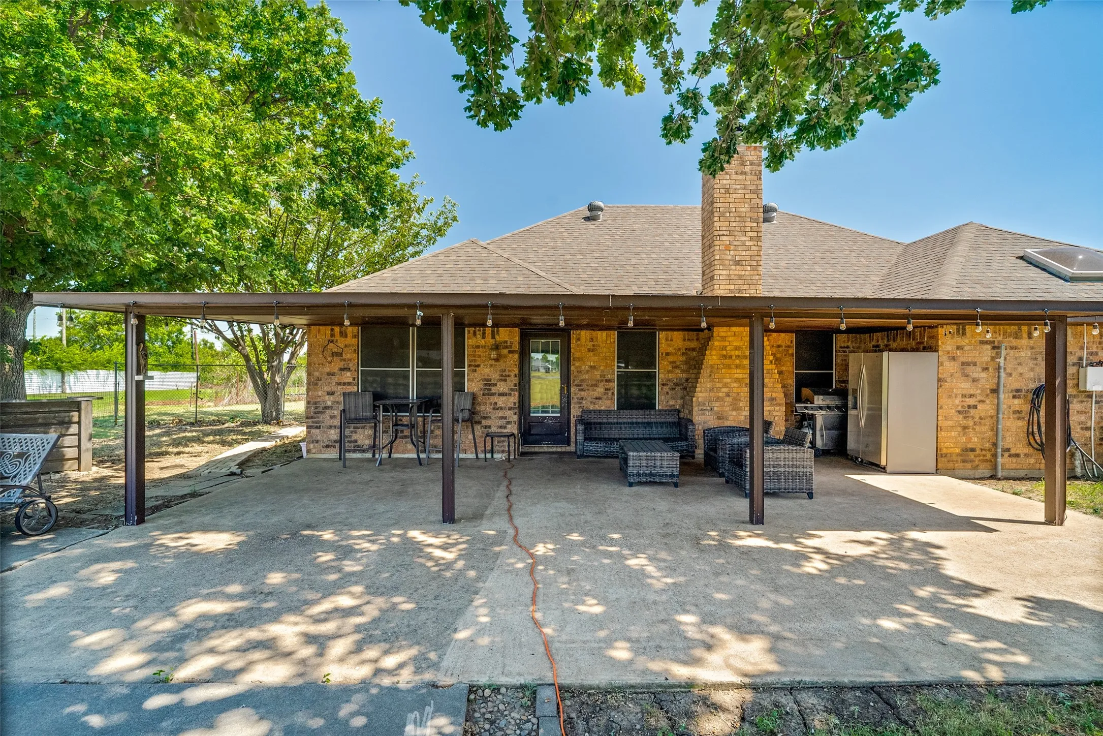 Single Family Residence For Sale in Johnson County , 2705 County Road 920, Crowley, Texas 76036, 3 Bedroom, 2 Bathroom, 2 Garage spaces, 2,131 Sqft, built in 1986, mls#21329505, Real Estate Agent in Crowley, Homes For Sale in Johnson county, Homes For Sale in Crowley, Realtor in Crowley Texas, Real Estate Brokerage Independent Realty Texas, Luminita Cordes Realtor