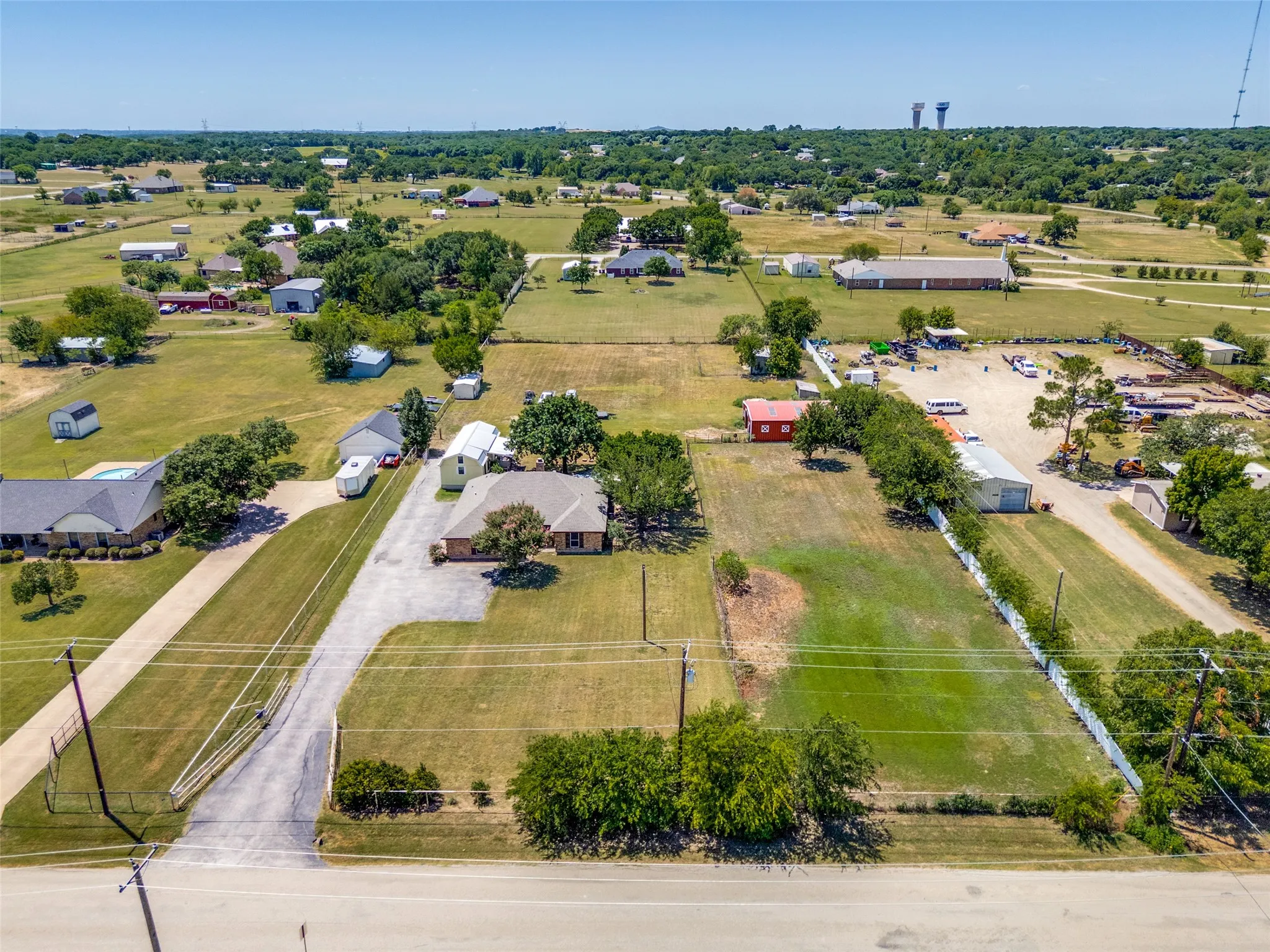 Single Family Residence For Sale in Johnson County , 2705 County Road 920, Crowley, Texas 76036, 3 Bedroom, 2 Bathroom, 2 Garage spaces, 2,131 Sqft, built in 1986, mls#21329505, Real Estate Agent in Crowley, Homes For Sale in Johnson county, Homes For Sale in Crowley, Realtor in Crowley Texas, Real Estate Brokerage Independent Realty Texas, Luminita Cordes Realtor