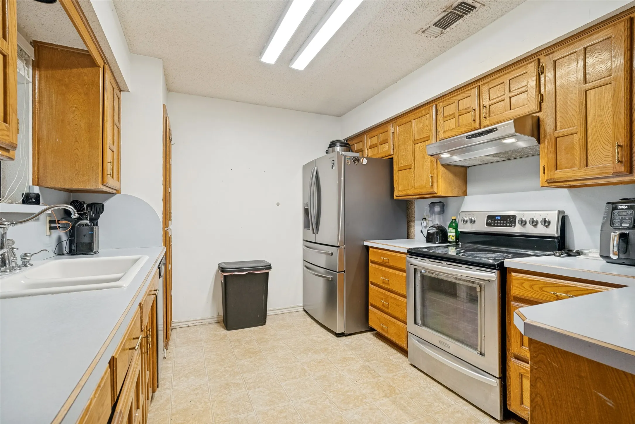 Single Family Residence For Sale in Johnson County , 2705 County Road 920, Crowley, Texas 76036, 3 Bedroom, 2 Bathroom, 2 Garage spaces, 2,131 Sqft, built in 1986, mls#21329505, Real Estate Agent in Crowley, Homes For Sale in Johnson county, Homes For Sale in Crowley, Realtor in Crowley Texas, Real Estate Brokerage Independent Realty Texas, Luminita Cordes Realtor