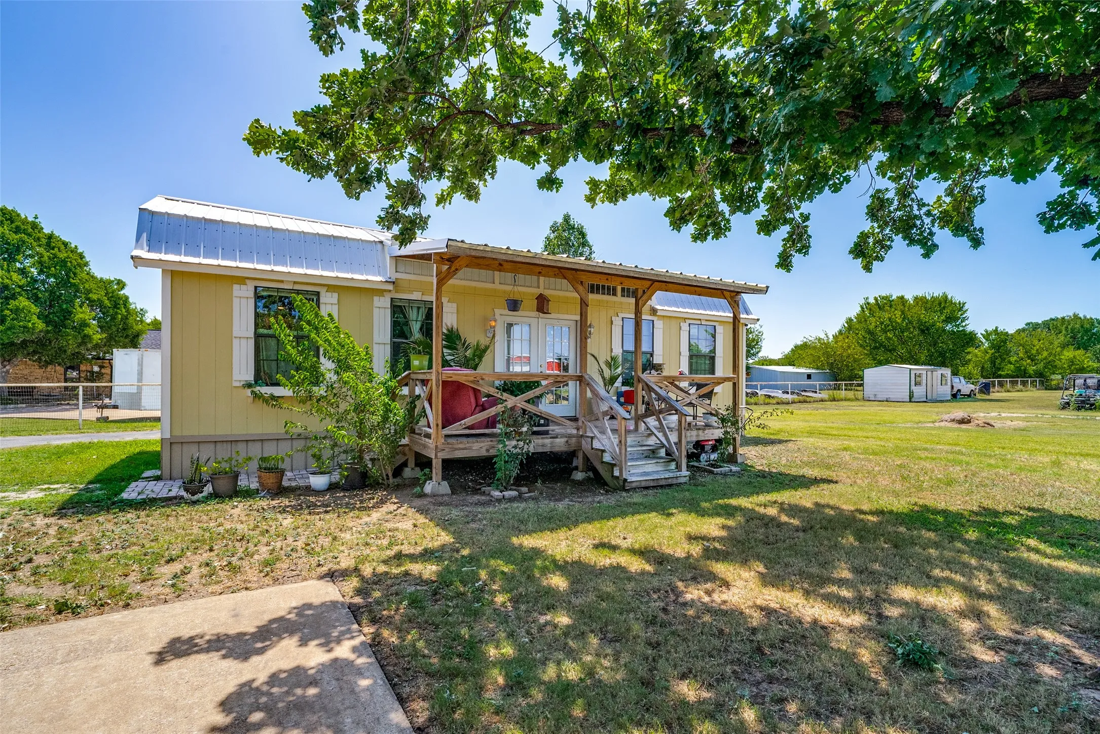 Single Family Residence For Sale in Johnson County , 2705 County Road 920, Crowley, Texas 76036, 3 Bedroom, 2 Bathroom, 2 Garage spaces, 2,131 Sqft, built in 1986, mls#21329505, Real Estate Agent in Crowley, Homes For Sale in Johnson county, Homes For Sale in Crowley, Realtor in Crowley Texas, Real Estate Brokerage Independent Realty Texas, Luminita Cordes Realtor