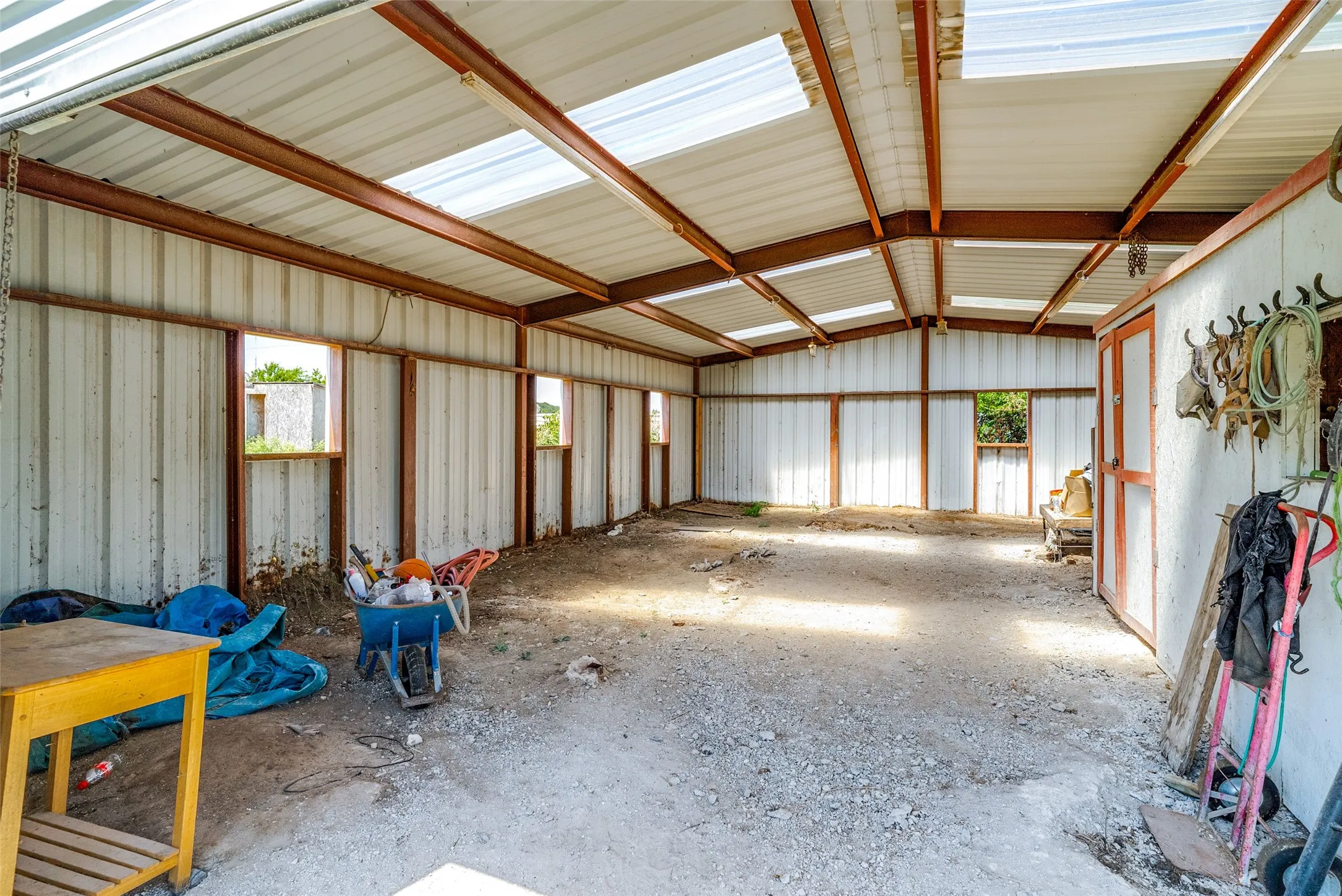 Single Family Residence For Sale in Johnson County , 2705 County Road 920, Crowley, Texas 76036, 3 Bedroom, 2 Bathroom, 2 Garage spaces, 2,131 Sqft, built in 1986, mls#21329505, Real Estate Agent in Crowley, Homes For Sale in Johnson county, Homes For Sale in Crowley, Realtor in Crowley Texas, Real Estate Brokerage Independent Realty Texas, Luminita Cordes Realtor