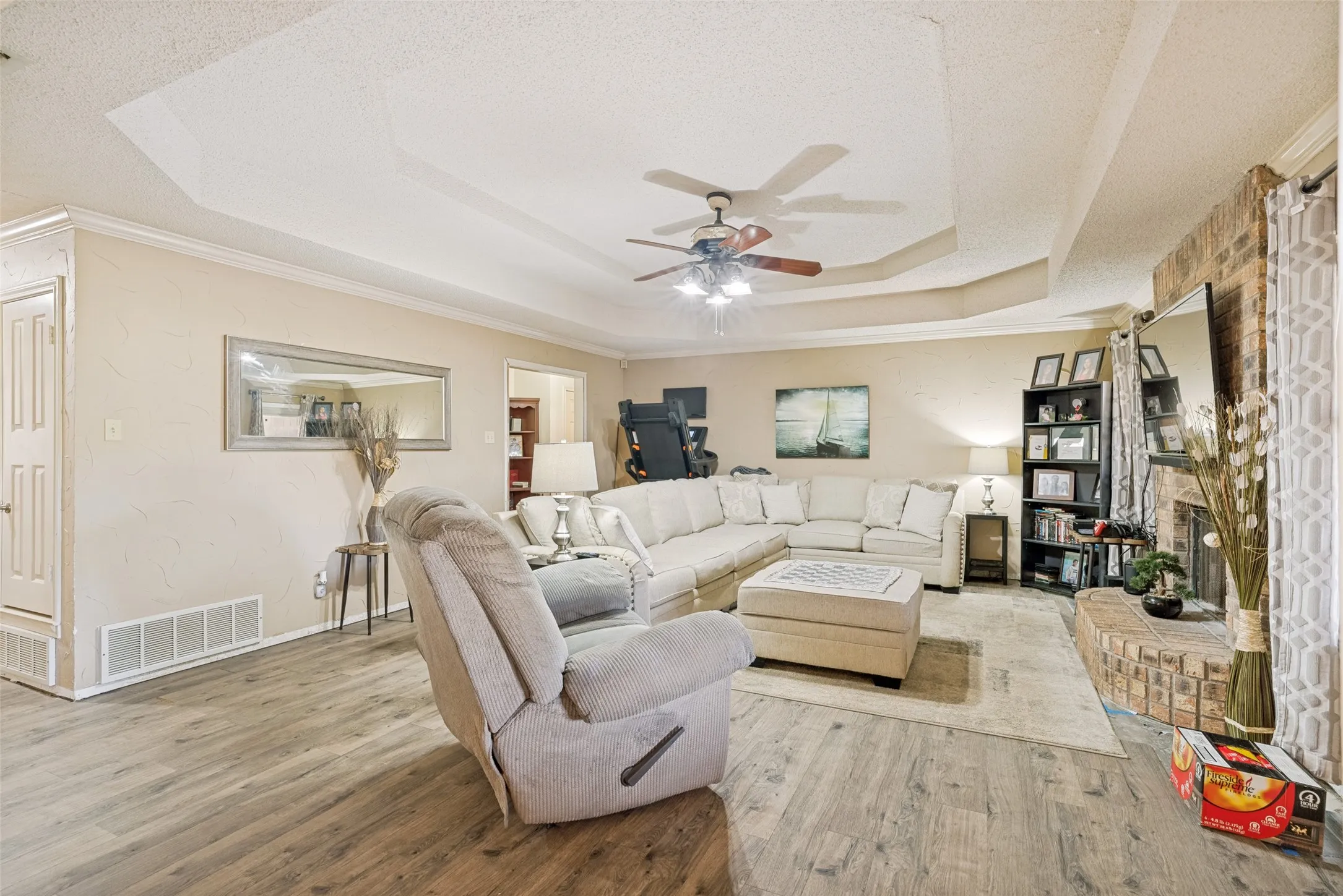 Single Family Residence For Sale in Johnson County , 2705 County Road 920, Crowley, Texas 76036, 3 Bedroom, 2 Bathroom, 2 Garage spaces, 2,131 Sqft, built in 1986, mls#21329505, Real Estate Agent in Crowley, Homes For Sale in Johnson county, Homes For Sale in Crowley, Realtor in Crowley Texas, Real Estate Brokerage Independent Realty Texas, Luminita Cordes Realtor