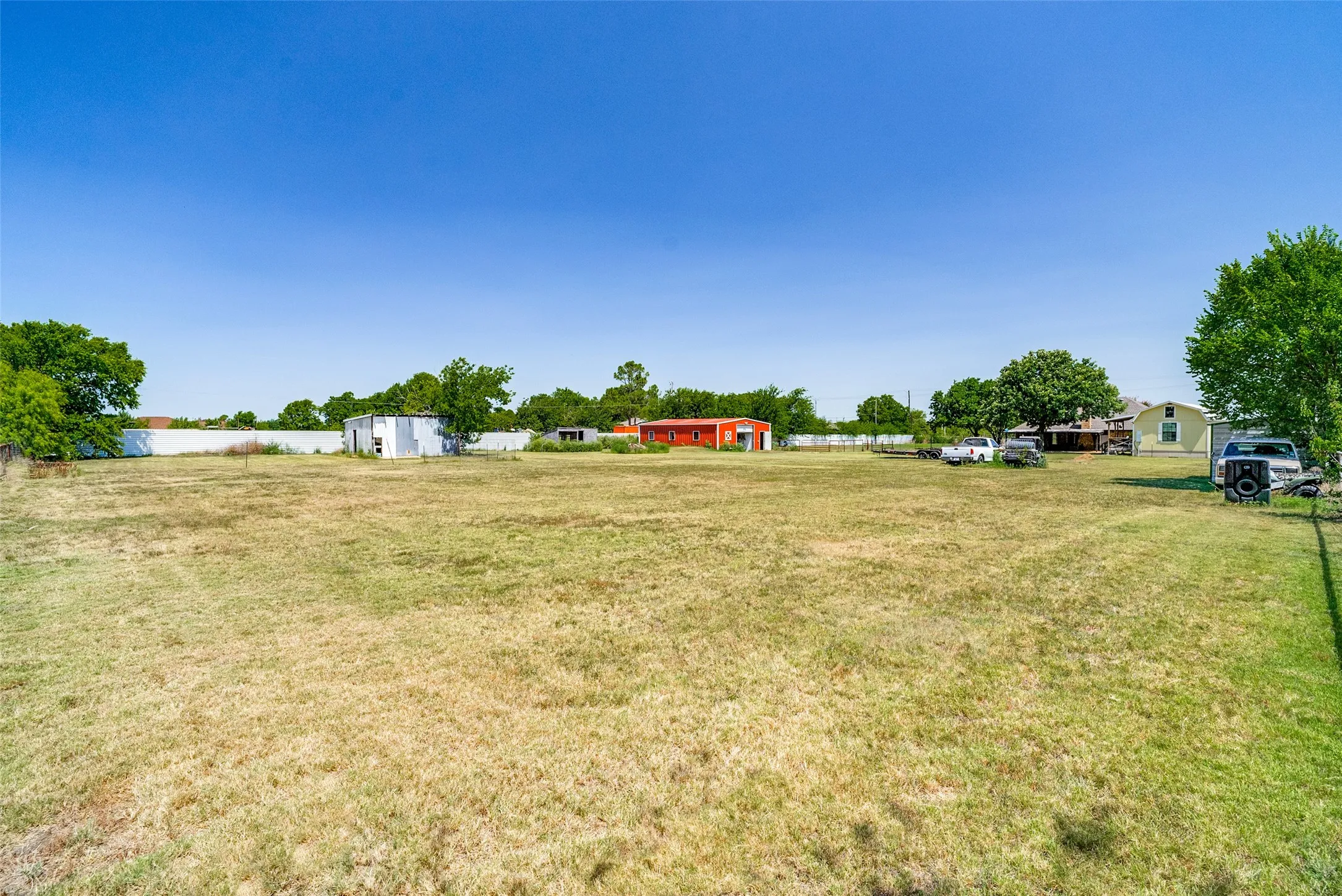 Single Family Residence For Sale in Johnson County , 2705 County Road 920, Crowley, Texas 76036, 3 Bedroom, 2 Bathroom, 2 Garage spaces, 2,131 Sqft, built in 1986, mls#21329505, Real Estate Agent in Crowley, Homes For Sale in Johnson county, Homes For Sale in Crowley, Realtor in Crowley Texas, Real Estate Brokerage Independent Realty Texas, Luminita Cordes Realtor