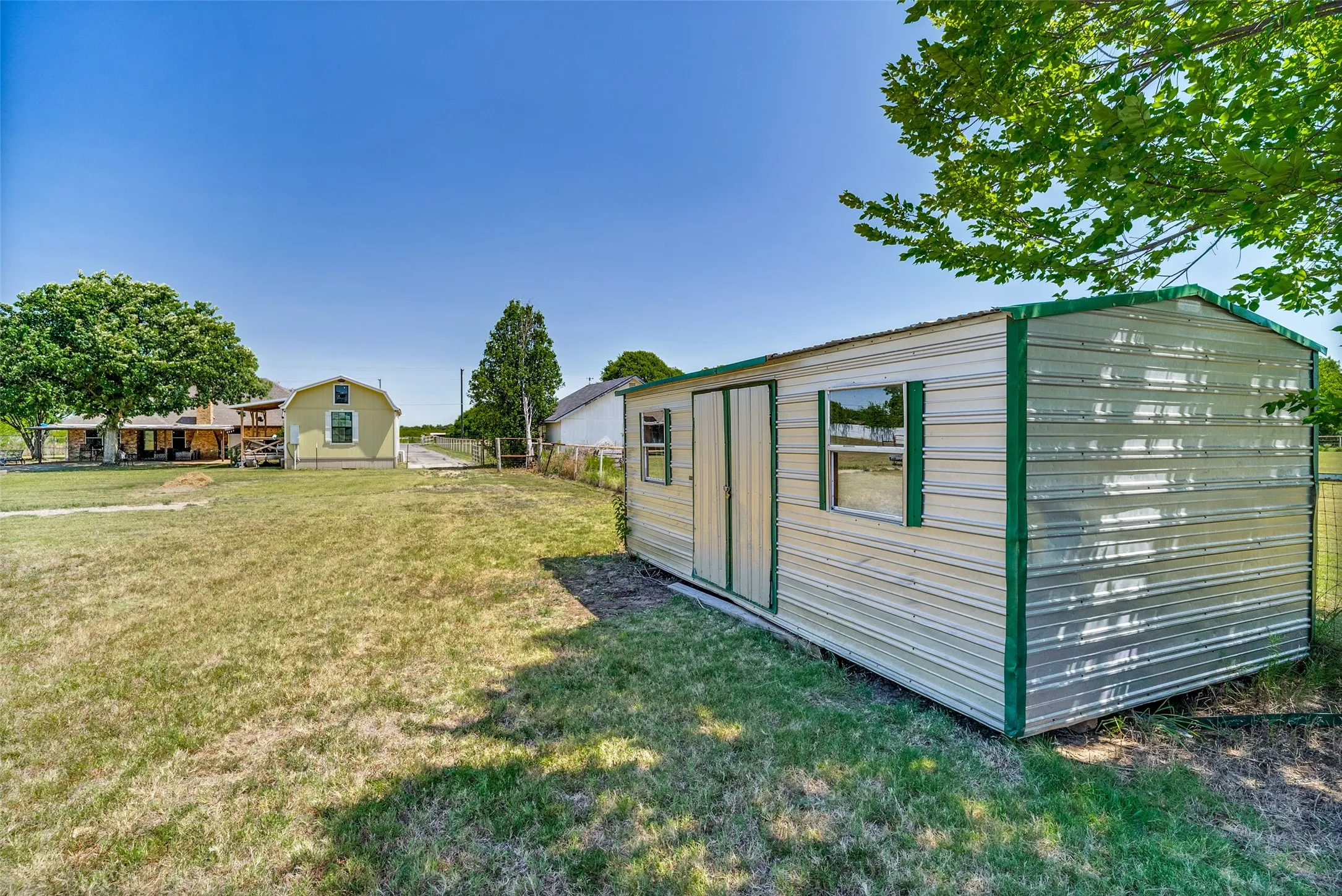 Single Family Residence For Sale in Johnson County , 2705 County Road 920, Crowley, Texas 76036, 3 Bedroom, 2 Bathroom, 2 Garage spaces, 2,131 Sqft, built in 1986, mls#21329505, Real Estate Agent in Crowley, Homes For Sale in Johnson county, Homes For Sale in Crowley, Realtor in Crowley Texas, Real Estate Brokerage Independent Realty Texas, Luminita Cordes Realtor