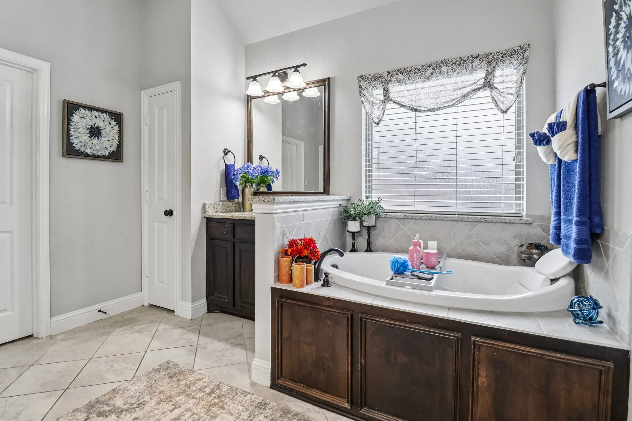 Single Family Residence For Sale in Ellis County , 217 Wisteria Way, Red Oak, Texas 75154, 4 Bedroom, 4 Bathroom, 2 Garage spaces, 2,836 Sqft, built in 2016, mls#21332245, Real Estate Agent in Red Oak, Homes For Sale in Ellis county, Homes For Sale in Red Oak, Realtor in Red Oak Texas, Real Estate Brokerage Independent Realty Texas, Luminita Cordes Realtor