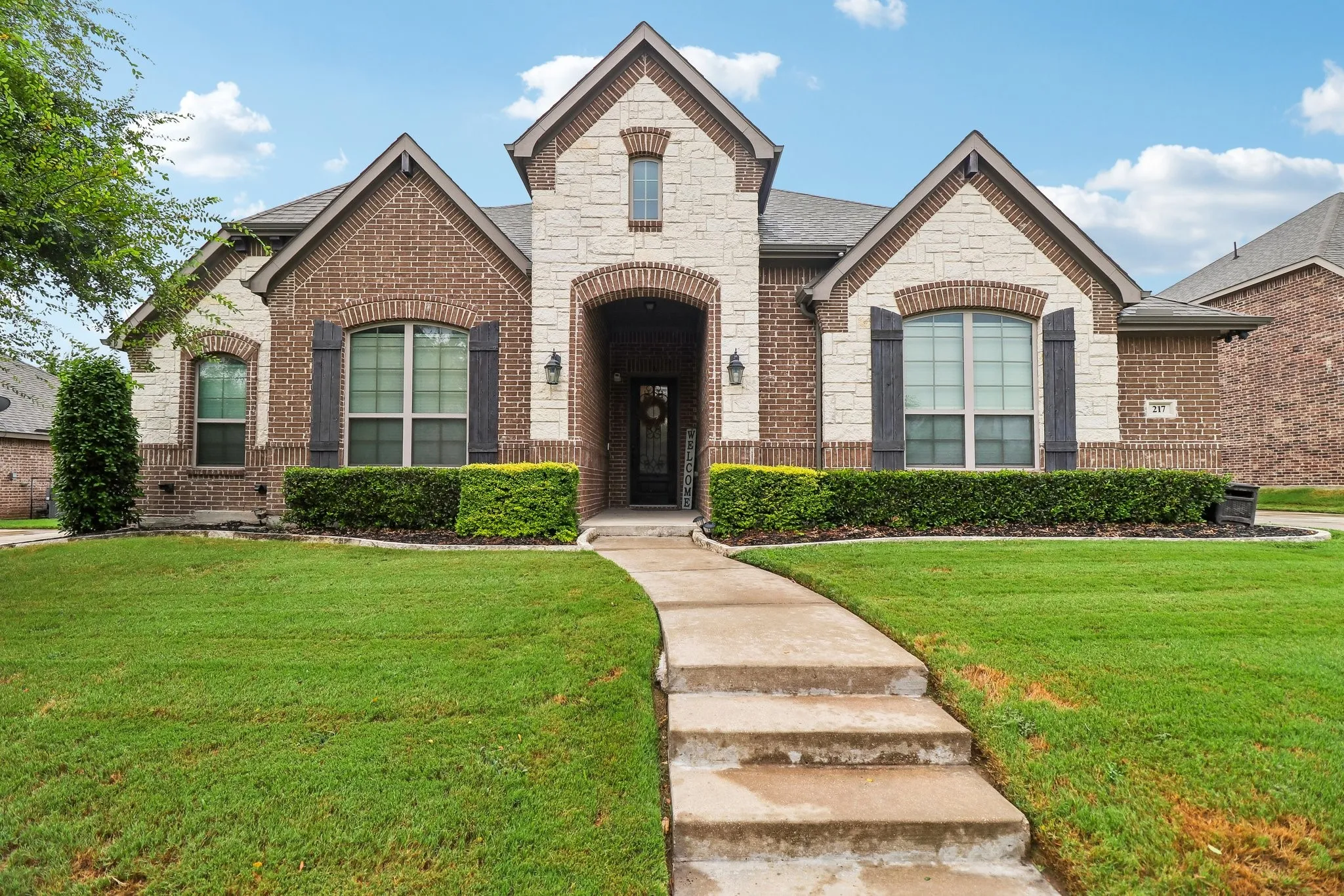 Single Family Residence For Sale in Ellis County , 217 Wisteria Way, Red Oak, Texas 75154, 4 Bedroom, 4 Bathroom, 2 Garage spaces, 2,836 Sqft, built in 2016, mls#21332245, Real Estate Agent in Red Oak, Homes For Sale in Ellis county, Homes For Sale in Red Oak, Realtor in Red Oak Texas, Real Estate Brokerage Independent Realty Texas, Luminita Cordes Realtor
