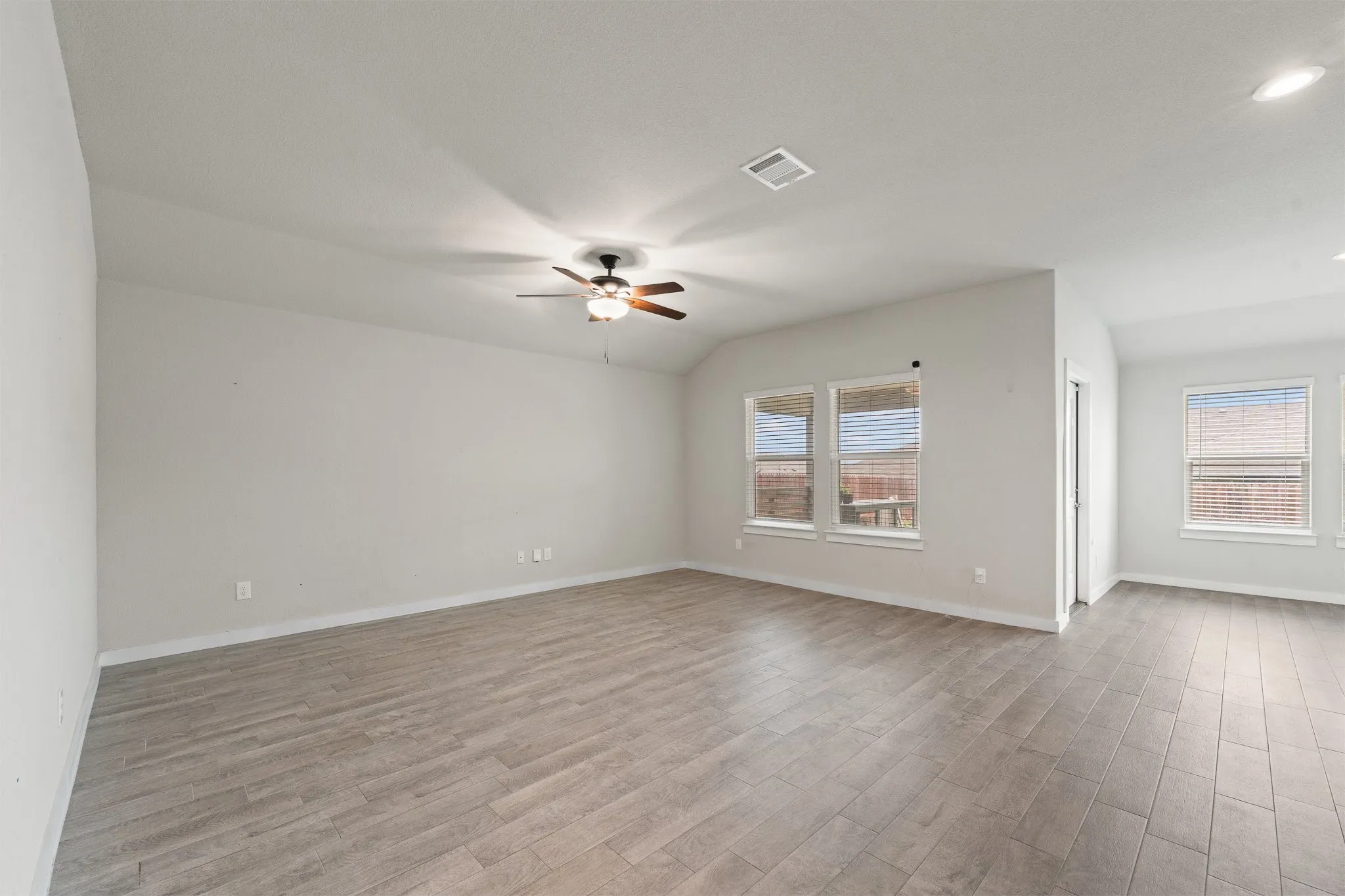 Single Family Residence For Sale in Johnson County , 628 Turtle Creek Park Trail, Alvarado, Texas 76009, 4 Bedroom, 2 Bathroom, 2 Garage spaces, 1,844 Sqft, built in 2022, mls#21309166, Real Estate Agent in Alvarado, Homes For Sale in Johnson county, Homes For Sale in Alvarado, Realtor in Alvarado Texas, Real Estate Brokerage Independent Realty Texas, Luminita Cordes Realtor