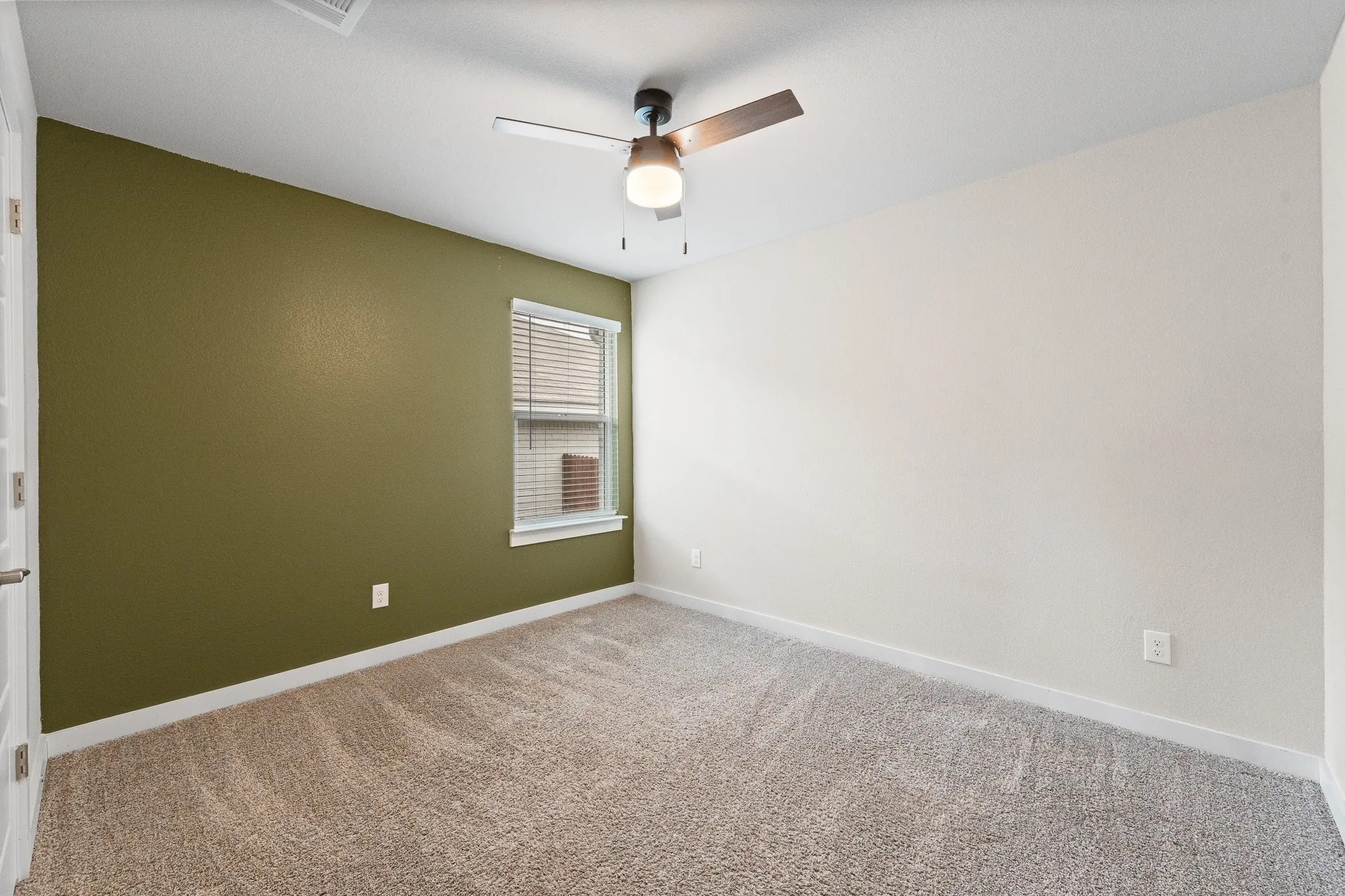 Single Family Residence For Sale in Johnson County , 628 Turtle Creek Park Trail, Alvarado, Texas 76009, 4 Bedroom, 2 Bathroom, 2 Garage spaces, 1,844 Sqft, built in 2022, mls#21309166, Real Estate Agent in Alvarado, Homes For Sale in Johnson county, Homes For Sale in Alvarado, Realtor in Alvarado Texas, Real Estate Brokerage Independent Realty Texas, Luminita Cordes Realtor