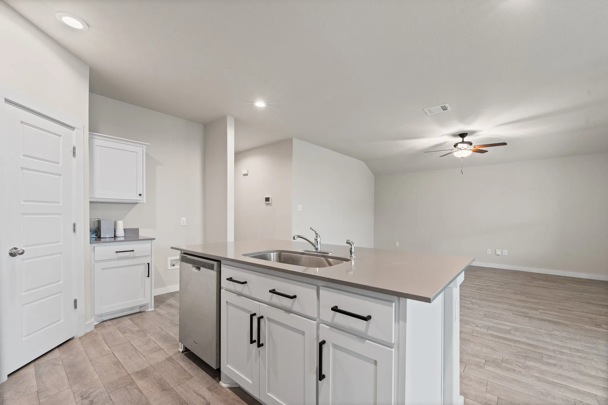 Single Family Residence For Sale in Johnson County , 628 Turtle Creek Park Trail, Alvarado, Texas 76009, 4 Bedroom, 2 Bathroom, 2 Garage spaces, 1,844 Sqft, built in 2022, mls#21309166, Real Estate Agent in Alvarado, Homes For Sale in Johnson county, Homes For Sale in Alvarado, Realtor in Alvarado Texas, Real Estate Brokerage Independent Realty Texas, Luminita Cordes Realtor