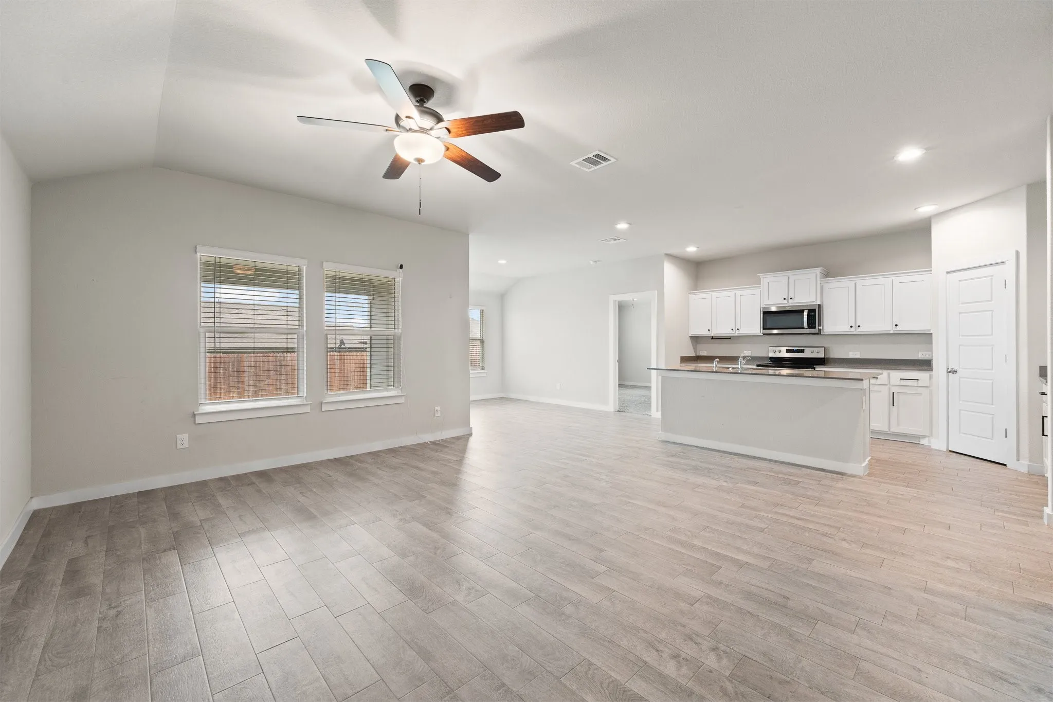 Single Family Residence For Sale in Johnson County , 628 Turtle Creek Park Trail, Alvarado, Texas 76009, 4 Bedroom, 2 Bathroom, 2 Garage spaces, 1,844 Sqft, built in 2022, mls#21309166, Real Estate Agent in Alvarado, Homes For Sale in Johnson county, Homes For Sale in Alvarado, Realtor in Alvarado Texas, Real Estate Brokerage Independent Realty Texas, Luminita Cordes Realtor