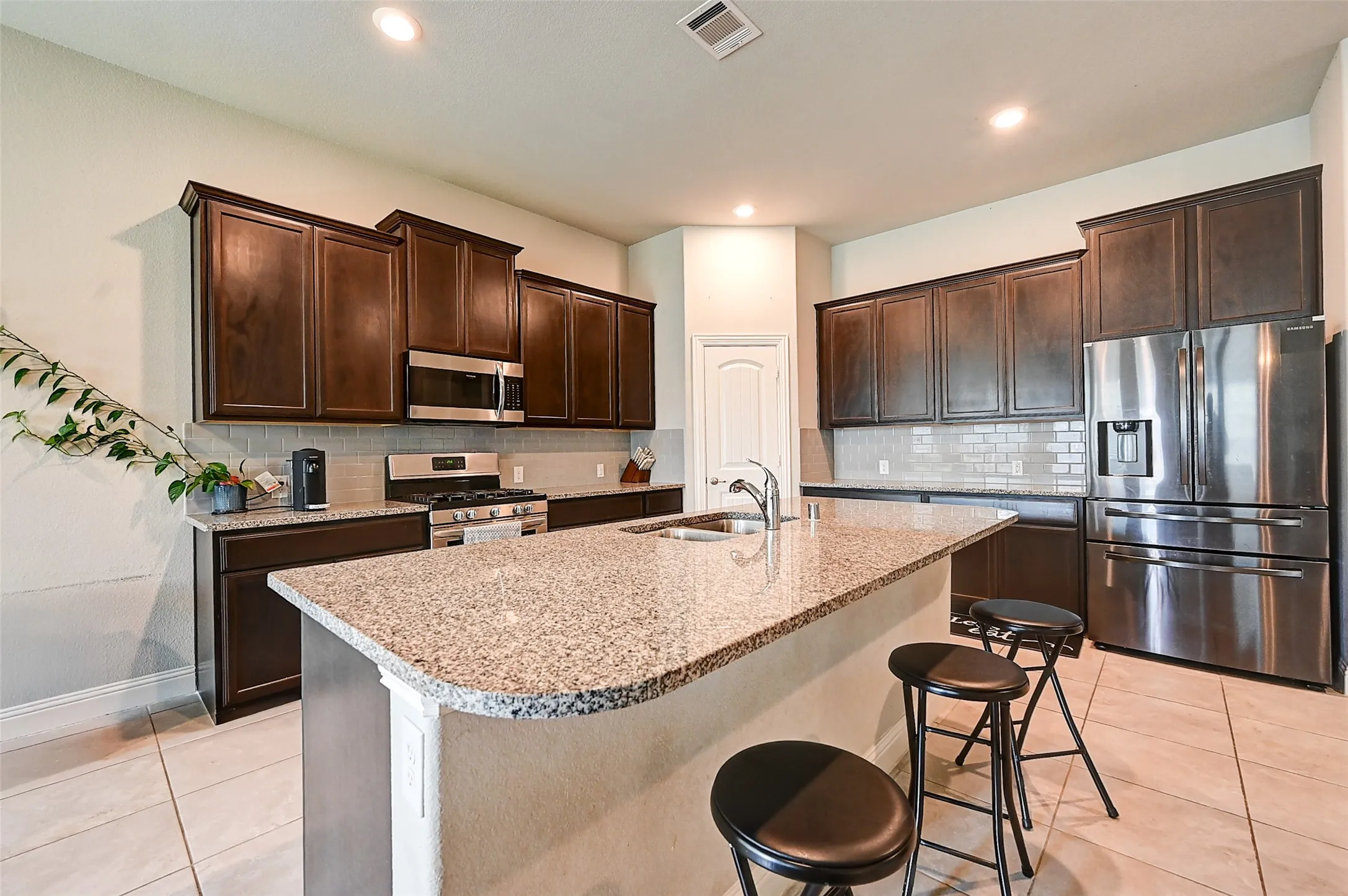 Single Family Residence For Sale in Denton County , 4016 Blessington Drive, Frisco, Texas 75036, 3 Bedroom, 2 Bathroom, 2 Garage spaces, 2,013 Sqft, built in 2017, Price $409,900, mls#21328913, Real Estate Agent in Frisco, Homes For Sale in Denton county, Homes For Sale in Frisco, Realtor in Frisco Texas, Real Estate Brokerage Independent Realty Texas, Luminita Cordes Realtor