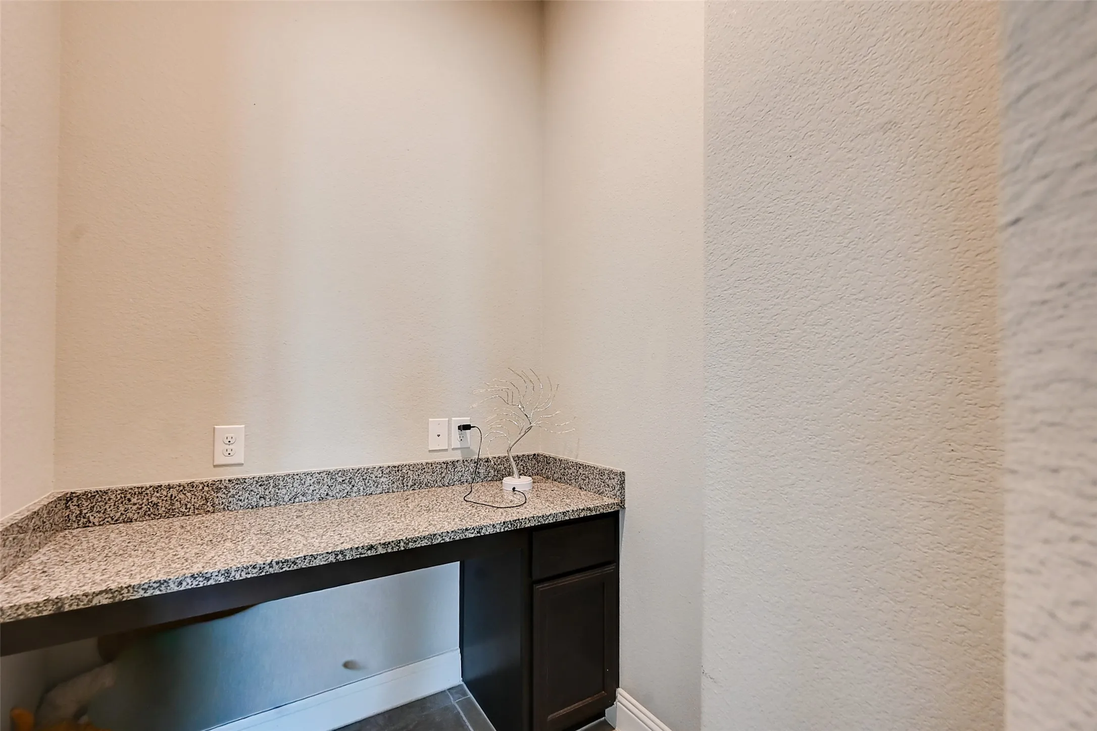Single Family Residence For Sale in Denton County , 4016 Blessington Drive, Frisco, Texas 75036, 3 Bedroom, 2 Bathroom, 2 Garage spaces, 2,013 Sqft, built in 2017, Price $409,900, mls#21328913, Real Estate Agent in Frisco, Homes For Sale in Denton county, Homes For Sale in Frisco, Realtor in Frisco Texas, Real Estate Brokerage Independent Realty Texas, Luminita Cordes Realtor