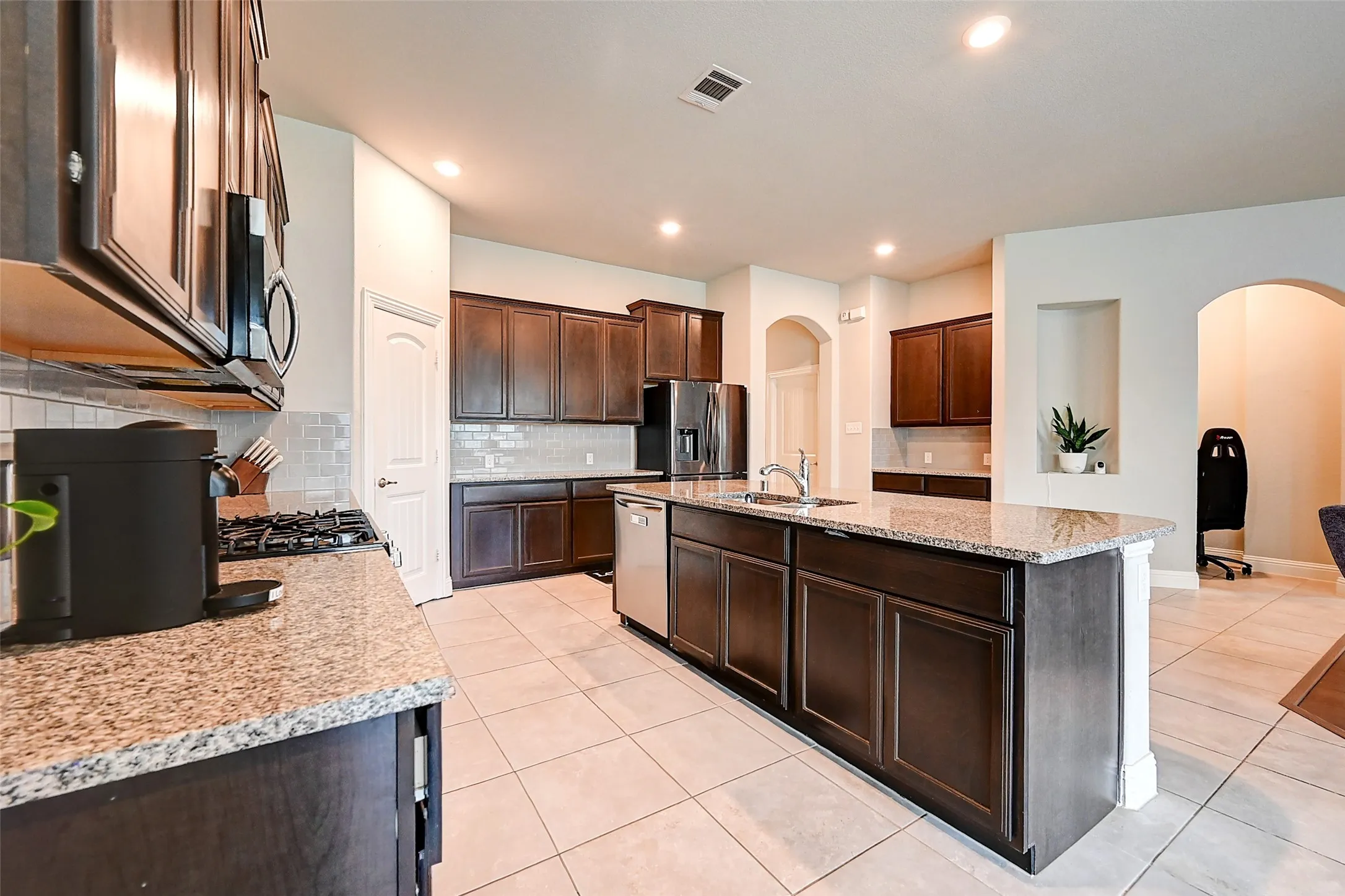 Single Family Residence For Sale in Denton County , 4016 Blessington Drive, Frisco, Texas 75036, 3 Bedroom, 2 Bathroom, 2 Garage spaces, 2,013 Sqft, built in 2017, Price $409,900, mls#21328913, Real Estate Agent in Frisco, Homes For Sale in Denton county, Homes For Sale in Frisco, Realtor in Frisco Texas, Real Estate Brokerage Independent Realty Texas, Luminita Cordes Realtor