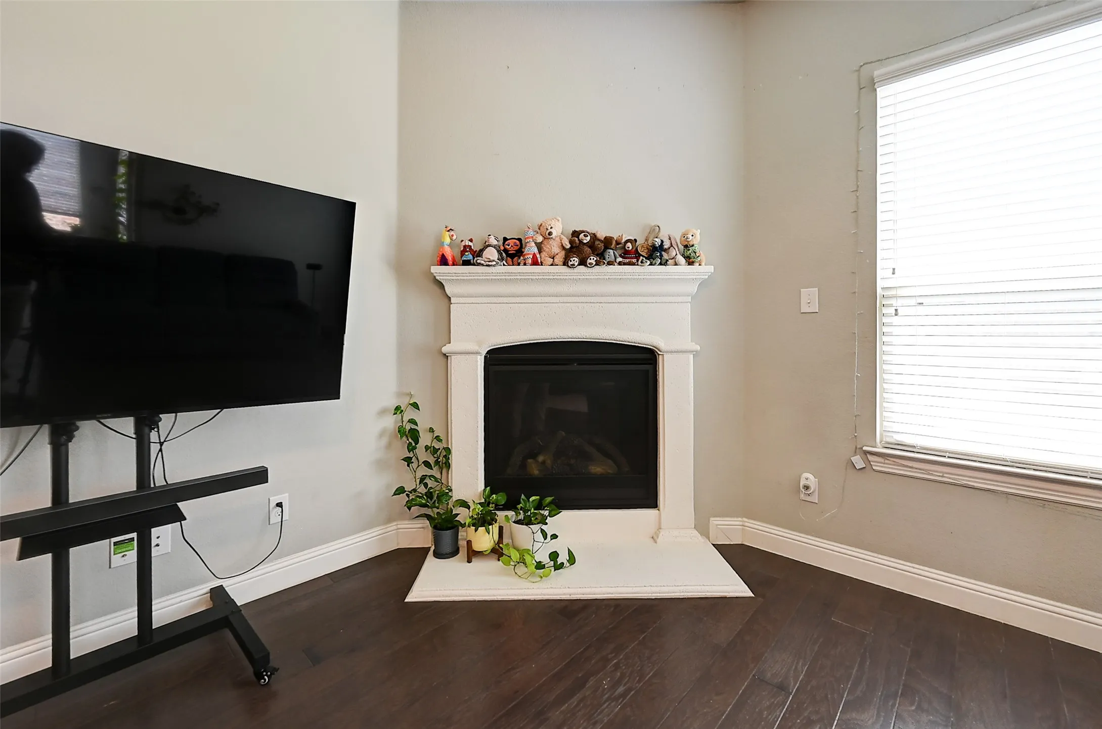 Single Family Residence For Sale in Denton County , 4016 Blessington Drive, Frisco, Texas 75036, 3 Bedroom, 2 Bathroom, 2 Garage spaces, 2,013 Sqft, built in 2017, Price $409,900, mls#21328913, Real Estate Agent in Frisco, Homes For Sale in Denton county, Homes For Sale in Frisco, Realtor in Frisco Texas, Real Estate Brokerage Independent Realty Texas, Luminita Cordes Realtor