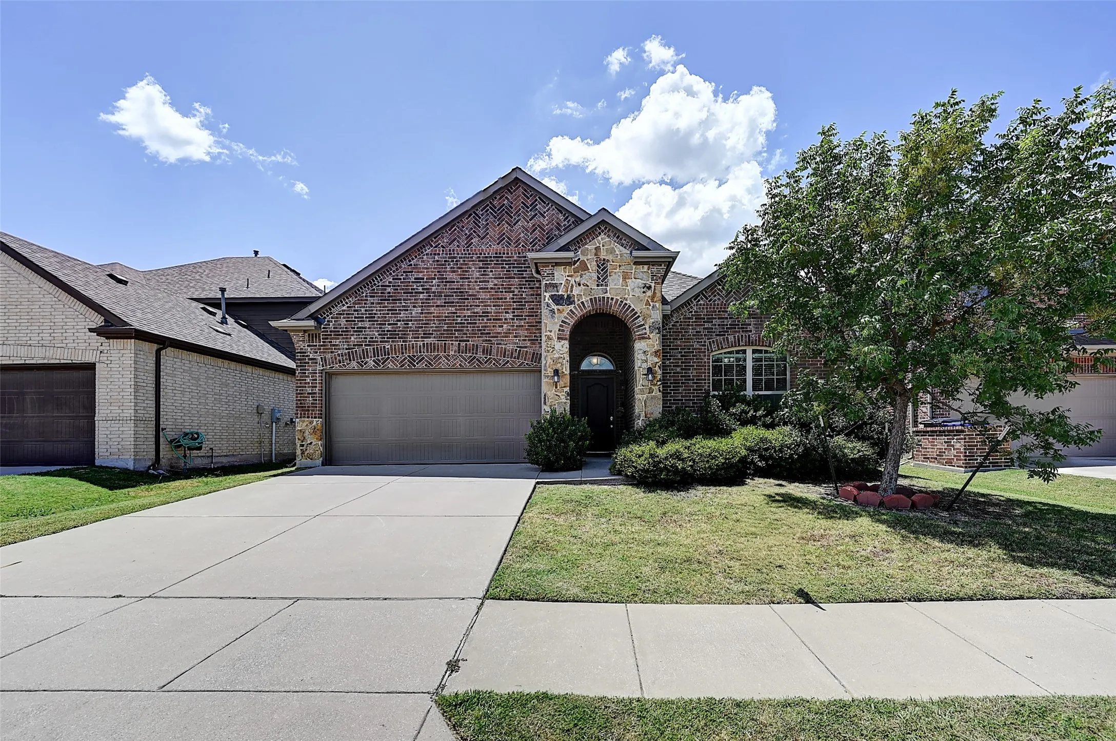 Single Family Residence For Sale in Denton County , 4016 Blessington Drive, Frisco, Texas 75036, 3 Bedroom, 2 Bathroom, 2 Garage spaces, 2,013 Sqft, built in 2017, Price $409,900, mls#21328913, Real Estate Agent in Frisco, Homes For Sale in Denton county, Homes For Sale in Frisco, Realtor in Frisco Texas, Real Estate Brokerage Independent Realty Texas, Luminita Cordes Realtor