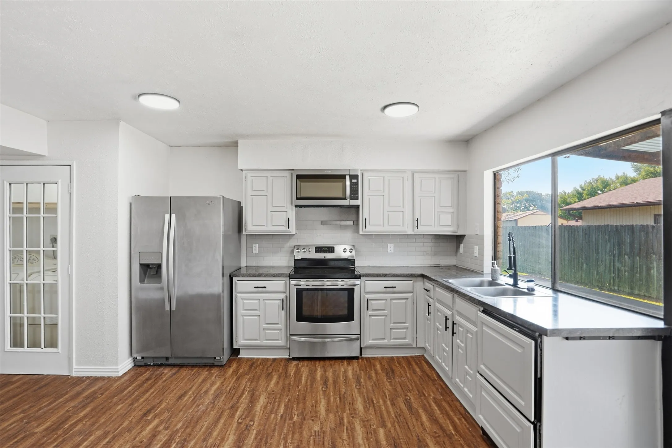Single Family Residence For Rent in Tarrant County , 2711 Treeview Drive, Arlington, Texas 76016, 3 Bedroom, 2 Bathroom, 2 Garage spaces, 1,585 Sqft, built in 1978, mls#21333531, Real Estate Agent in Arlington, Homes For Rent in Tarrant county, Homes For Rent in Arlington, Realtor in Arlington Texas, Real Estate Brokerage Independent Realty Texas, Luminita Cordes Realtor
