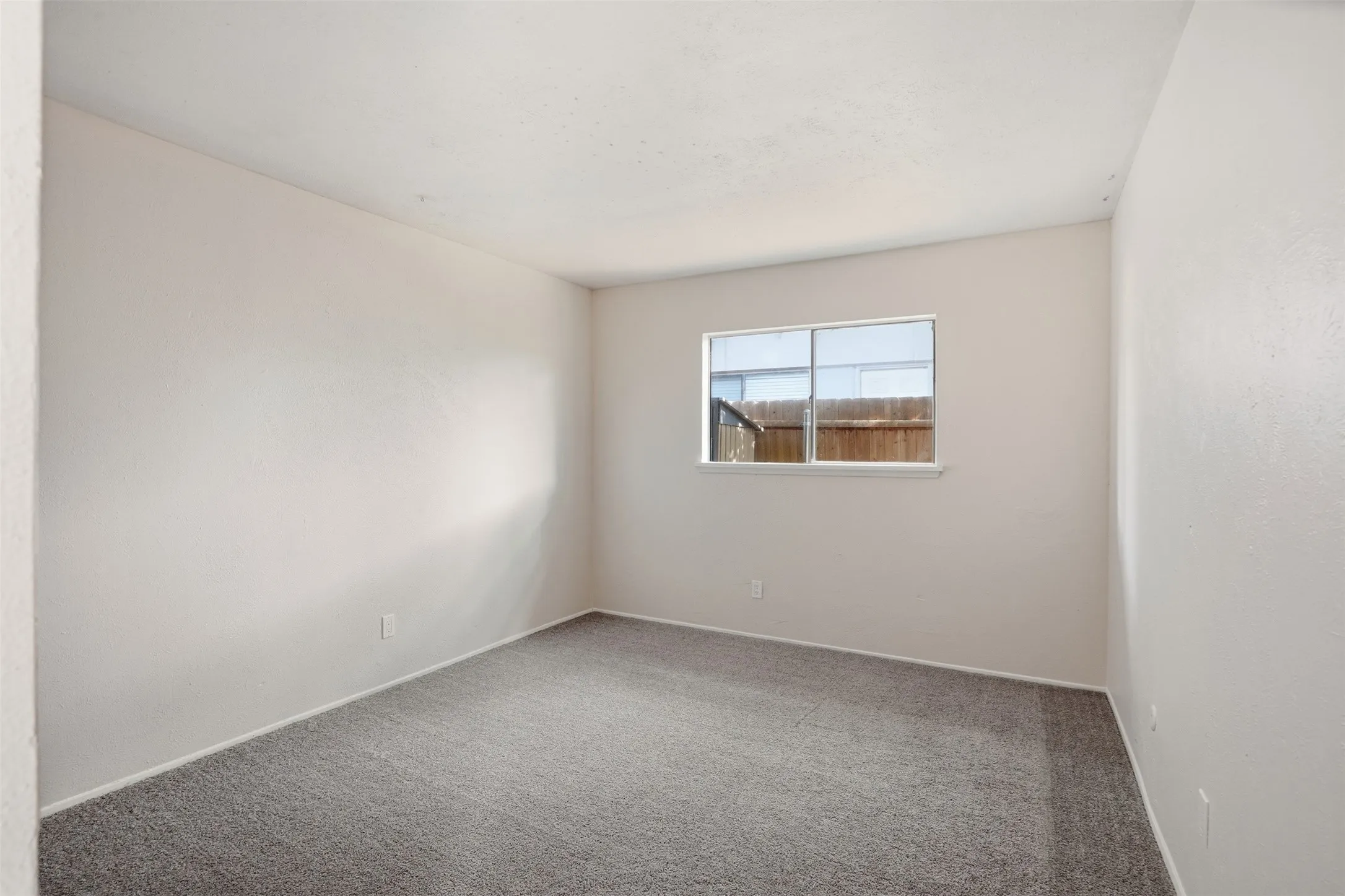 Single Family Residence For Rent in Tarrant County , 2711 Treeview Drive, Arlington, Texas 76016, 3 Bedroom, 2 Bathroom, 2 Garage spaces, 1,585 Sqft, built in 1978, mls#21333531, Real Estate Agent in Arlington, Homes For Rent in Tarrant county, Homes For Rent in Arlington, Realtor in Arlington Texas, Real Estate Brokerage Independent Realty Texas, Luminita Cordes Realtor