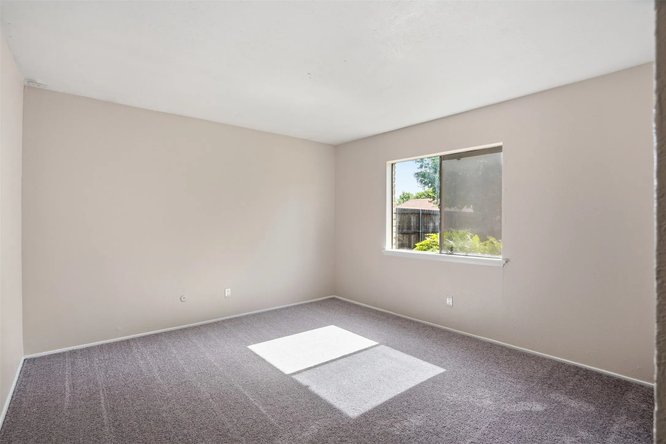 Single Family Residence For Rent in Tarrant County , 2711 Treeview Drive, Arlington, Texas 76016, 3 Bedroom, 2 Bathroom, 2 Garage spaces, 1,585 Sqft, built in 1978, mls#21333531, Real Estate Agent in Arlington, Homes For Rent in Tarrant county, Homes For Rent in Arlington, Realtor in Arlington Texas, Real Estate Brokerage Independent Realty Texas, Luminita Cordes Realtor