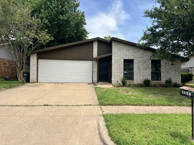 Single Family Residence For Rent in Tarrant County , 2711 Treeview Drive, Arlington, Texas 76016, 3 Bedroom, 2 Bathroom, 2 Garage spaces, 1,585 Sqft, built in 1978, mls#21333531, Real Estate Agent in Arlington, Homes For Rent in Tarrant county, Homes For Rent in Arlington, Realtor in Arlington Texas, Real Estate Brokerage Independent Realty Texas, Luminita Cordes Realtor