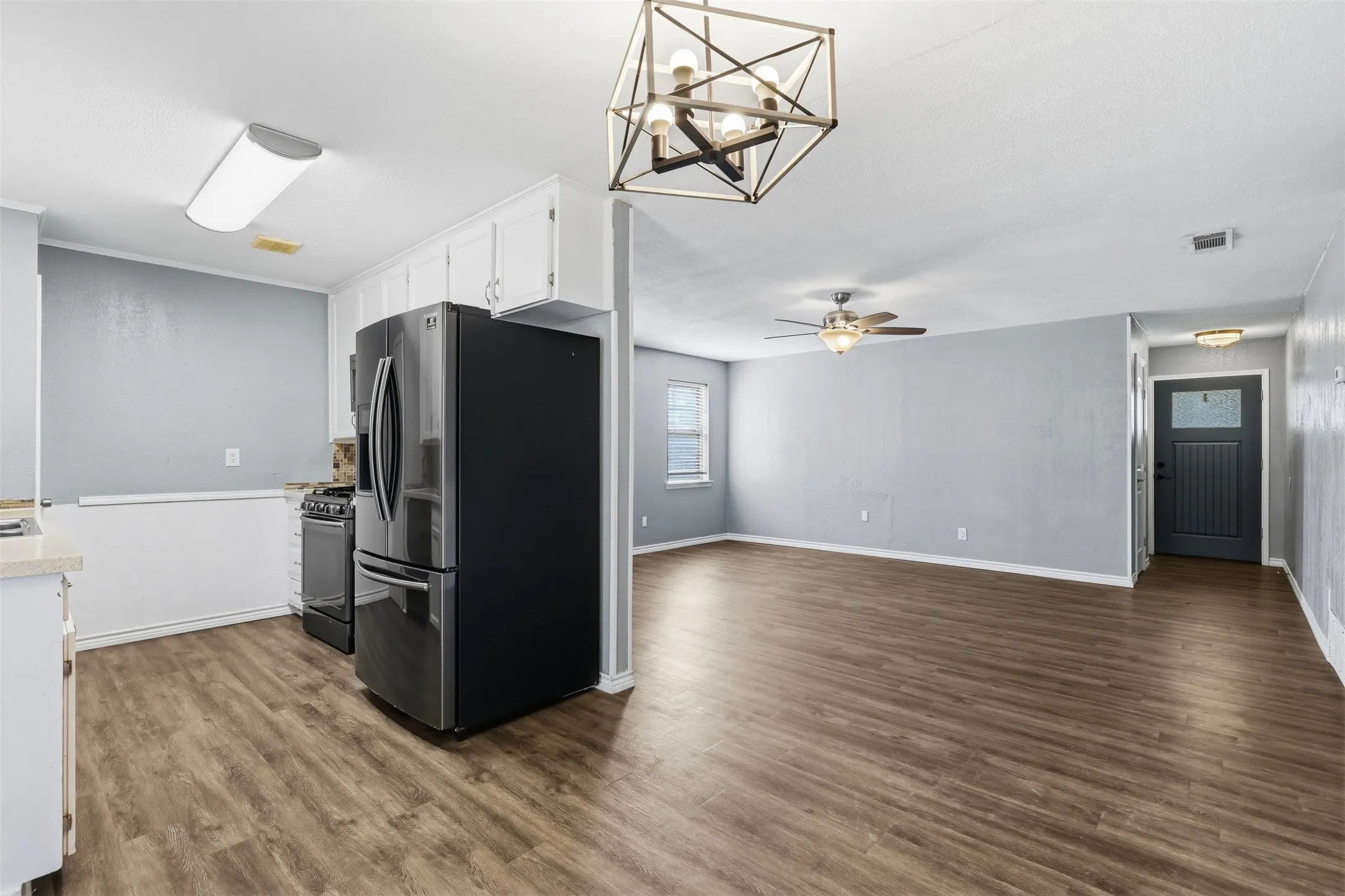 Single Family Residence For Sale in Johnson County , 1420 Laurel Lane, Cleburne, Texas 76033, 4 Bedroom, 3 Bathroom, Garage spaces, 1,724 Sqft, built in 1973, mls#21330888, Real Estate Agent in Cleburne, Homes For Sale in Johnson county, Homes For Sale in Cleburne, Realtor in Cleburne Texas, Real Estate Brokerage Independent Realty Texas, Luminita Cordes Realtor