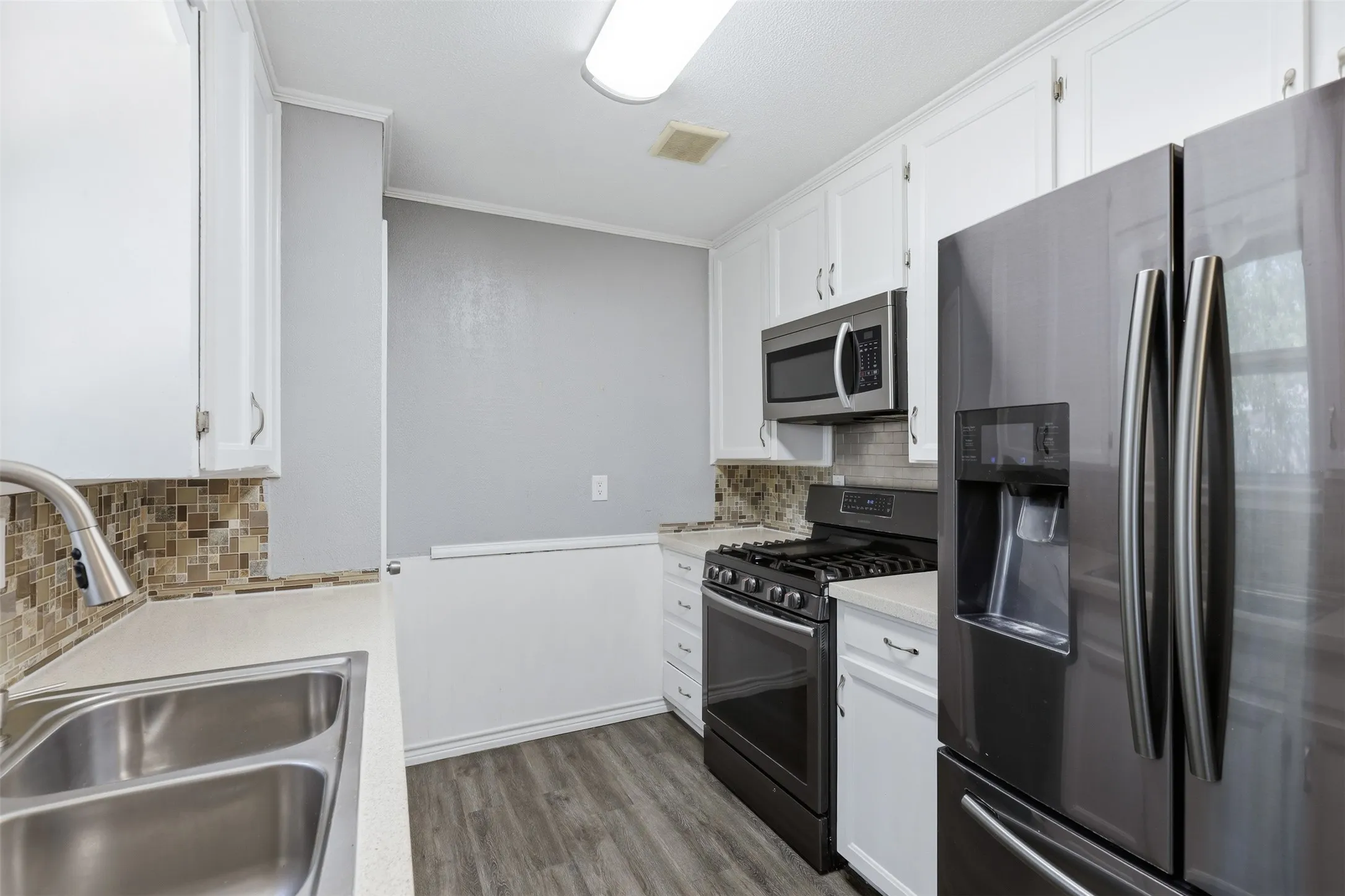 Single Family Residence For Sale in Johnson County , 1420 Laurel Lane, Cleburne, Texas 76033, 4 Bedroom, 3 Bathroom, Garage spaces, 1,724 Sqft, built in 1973, mls#21330888, Real Estate Agent in Cleburne, Homes For Sale in Johnson county, Homes For Sale in Cleburne, Realtor in Cleburne Texas, Real Estate Brokerage Independent Realty Texas, Luminita Cordes Realtor