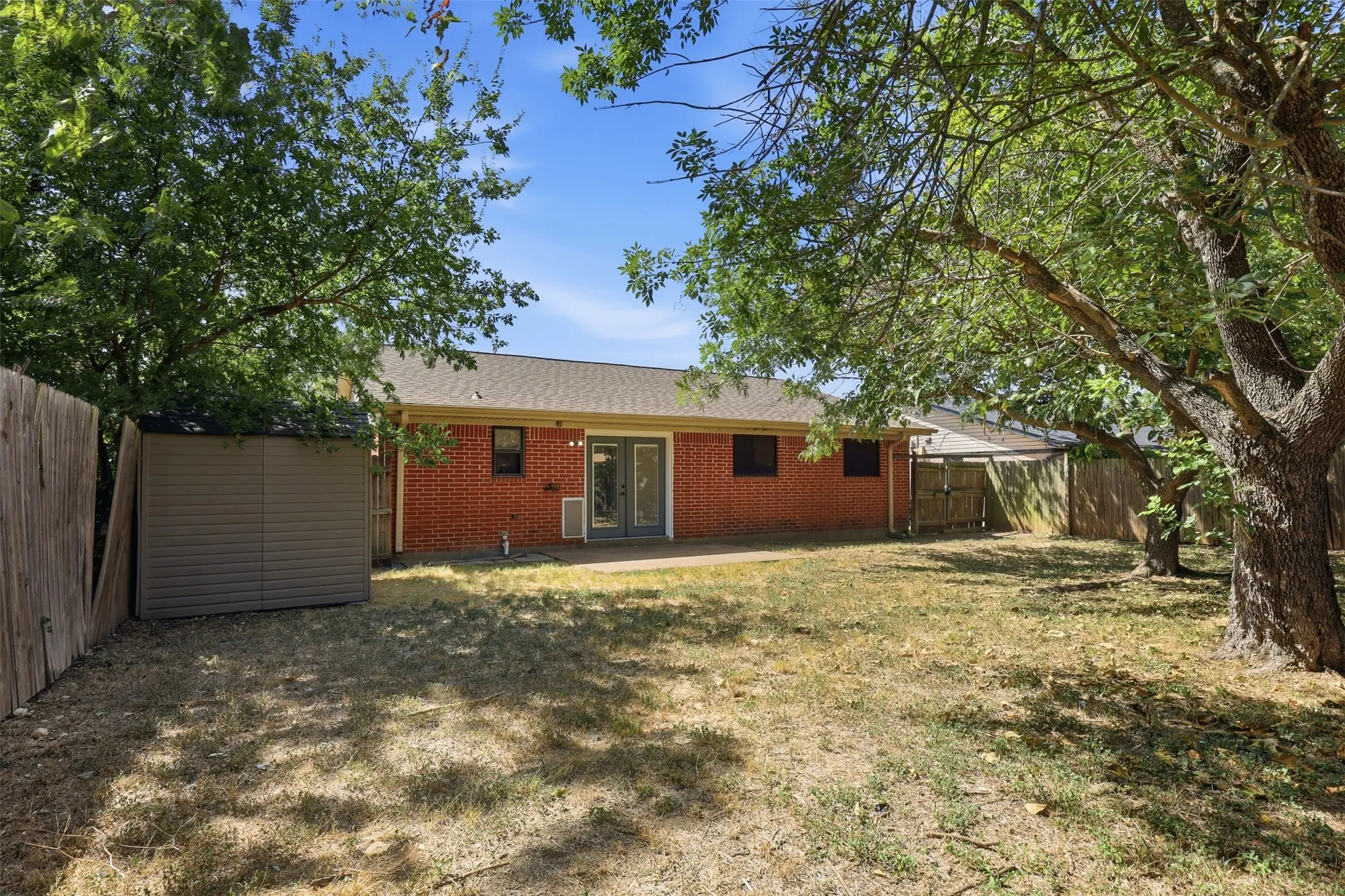 Single Family Residence For Sale in Johnson County , 1420 Laurel Lane, Cleburne, Texas 76033, 4 Bedroom, 3 Bathroom, Garage spaces, 1,724 Sqft, built in 1973, mls#21330888, Real Estate Agent in Cleburne, Homes For Sale in Johnson county, Homes For Sale in Cleburne, Realtor in Cleburne Texas, Real Estate Brokerage Independent Realty Texas, Luminita Cordes Realtor
