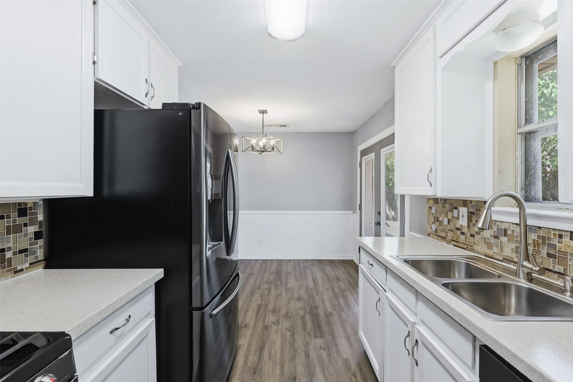 Single Family Residence For Sale in Johnson County , 1420 Laurel Lane, Cleburne, Texas 76033, 4 Bedroom, 3 Bathroom, Garage spaces, 1,724 Sqft, built in 1973, mls#21330888, Real Estate Agent in Cleburne, Homes For Sale in Johnson county, Homes For Sale in Cleburne, Realtor in Cleburne Texas, Real Estate Brokerage Independent Realty Texas, Luminita Cordes Realtor