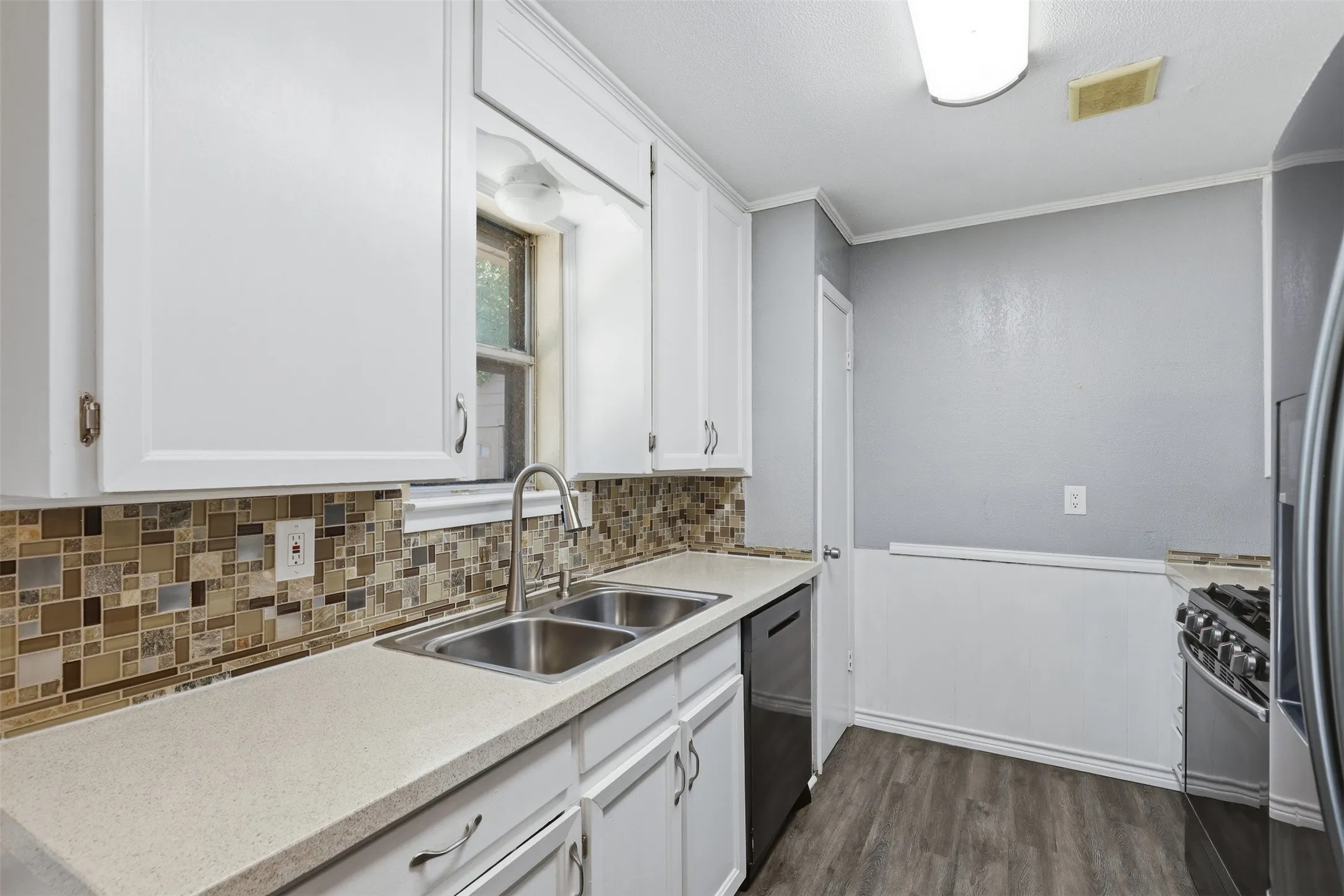Single Family Residence For Sale in Johnson County , 1420 Laurel Lane, Cleburne, Texas 76033, 4 Bedroom, 3 Bathroom, Garage spaces, 1,724 Sqft, built in 1973, mls#21330888, Real Estate Agent in Cleburne, Homes For Sale in Johnson county, Homes For Sale in Cleburne, Realtor in Cleburne Texas, Real Estate Brokerage Independent Realty Texas, Luminita Cordes Realtor