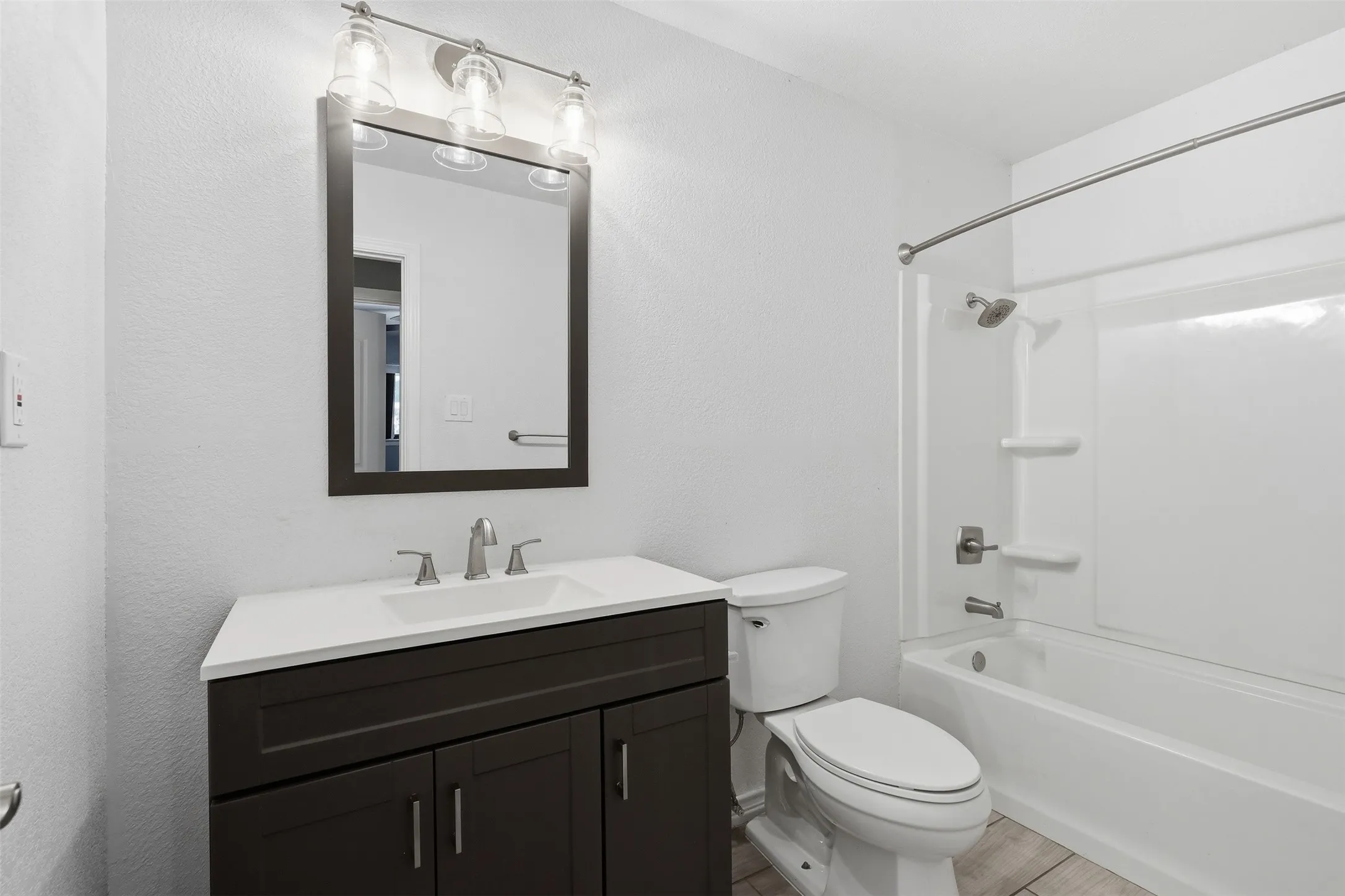 Single Family Residence For Sale in Johnson County , 1420 Laurel Lane, Cleburne, Texas 76033, 4 Bedroom, 3 Bathroom, Garage spaces, 1,724 Sqft, built in 1973, mls#21330888, Real Estate Agent in Cleburne, Homes For Sale in Johnson county, Homes For Sale in Cleburne, Realtor in Cleburne Texas, Real Estate Brokerage Independent Realty Texas, Luminita Cordes Realtor