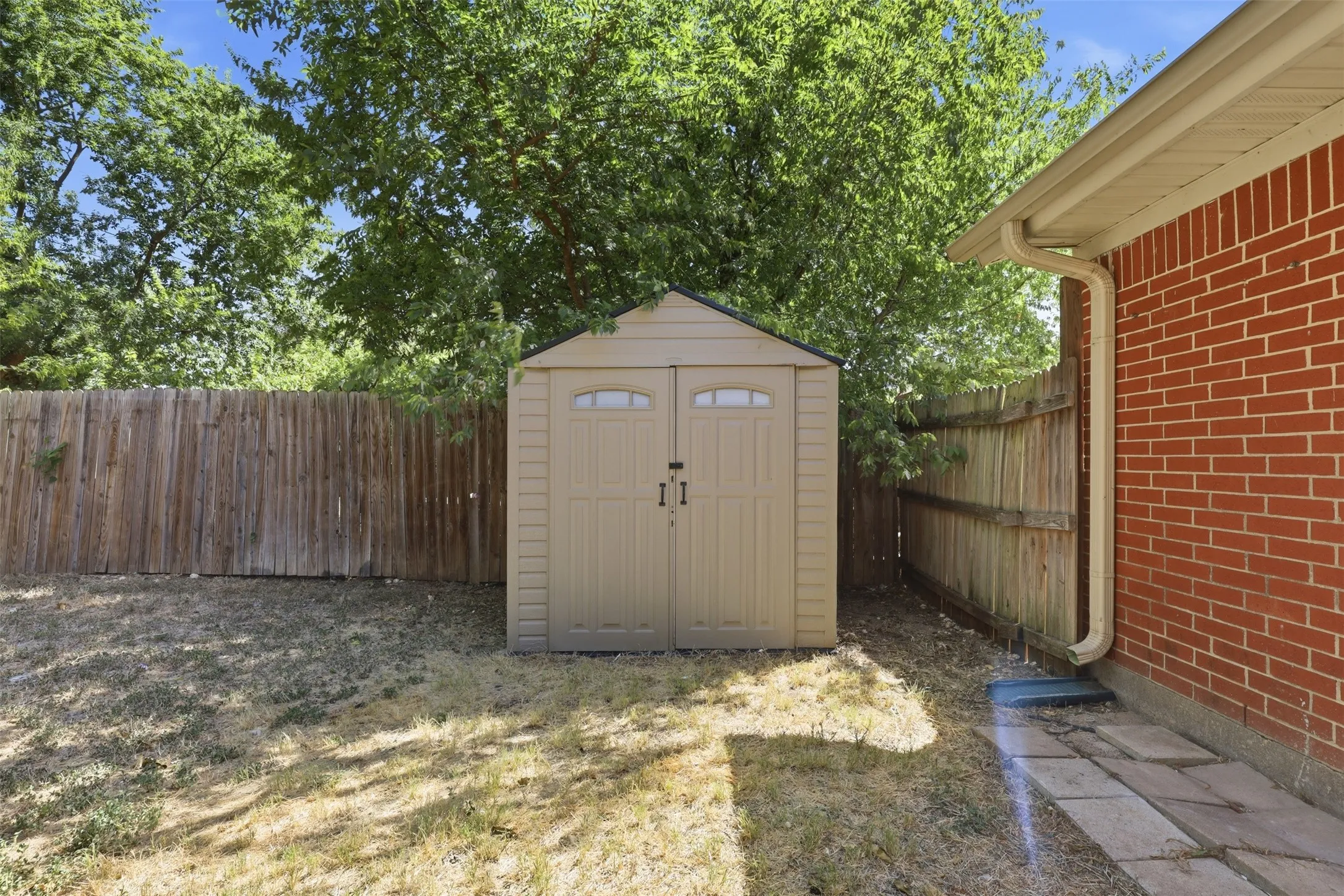 Single Family Residence For Sale in Johnson County , 1420 Laurel Lane, Cleburne, Texas 76033, 4 Bedroom, 3 Bathroom, Garage spaces, 1,724 Sqft, built in 1973, mls#21330888, Real Estate Agent in Cleburne, Homes For Sale in Johnson county, Homes For Sale in Cleburne, Realtor in Cleburne Texas, Real Estate Brokerage Independent Realty Texas, Luminita Cordes Realtor