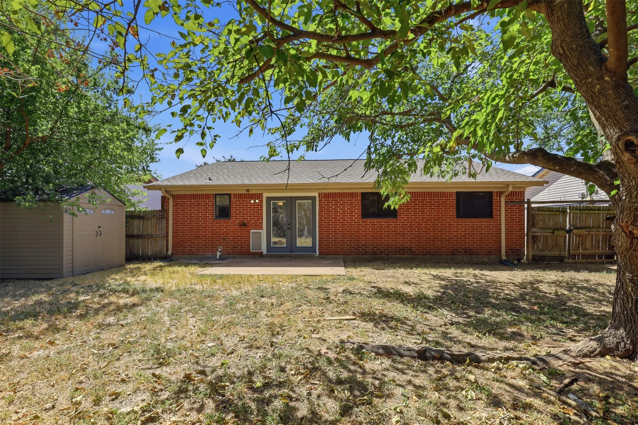 Single Family Residence For Sale in Johnson County , 1420 Laurel Lane, Cleburne, Texas 76033, 4 Bedroom, 3 Bathroom, Garage spaces, 1,724 Sqft, built in 1973, mls#21330888, Real Estate Agent in Cleburne, Homes For Sale in Johnson county, Homes For Sale in Cleburne, Realtor in Cleburne Texas, Real Estate Brokerage Independent Realty Texas, Luminita Cordes Realtor