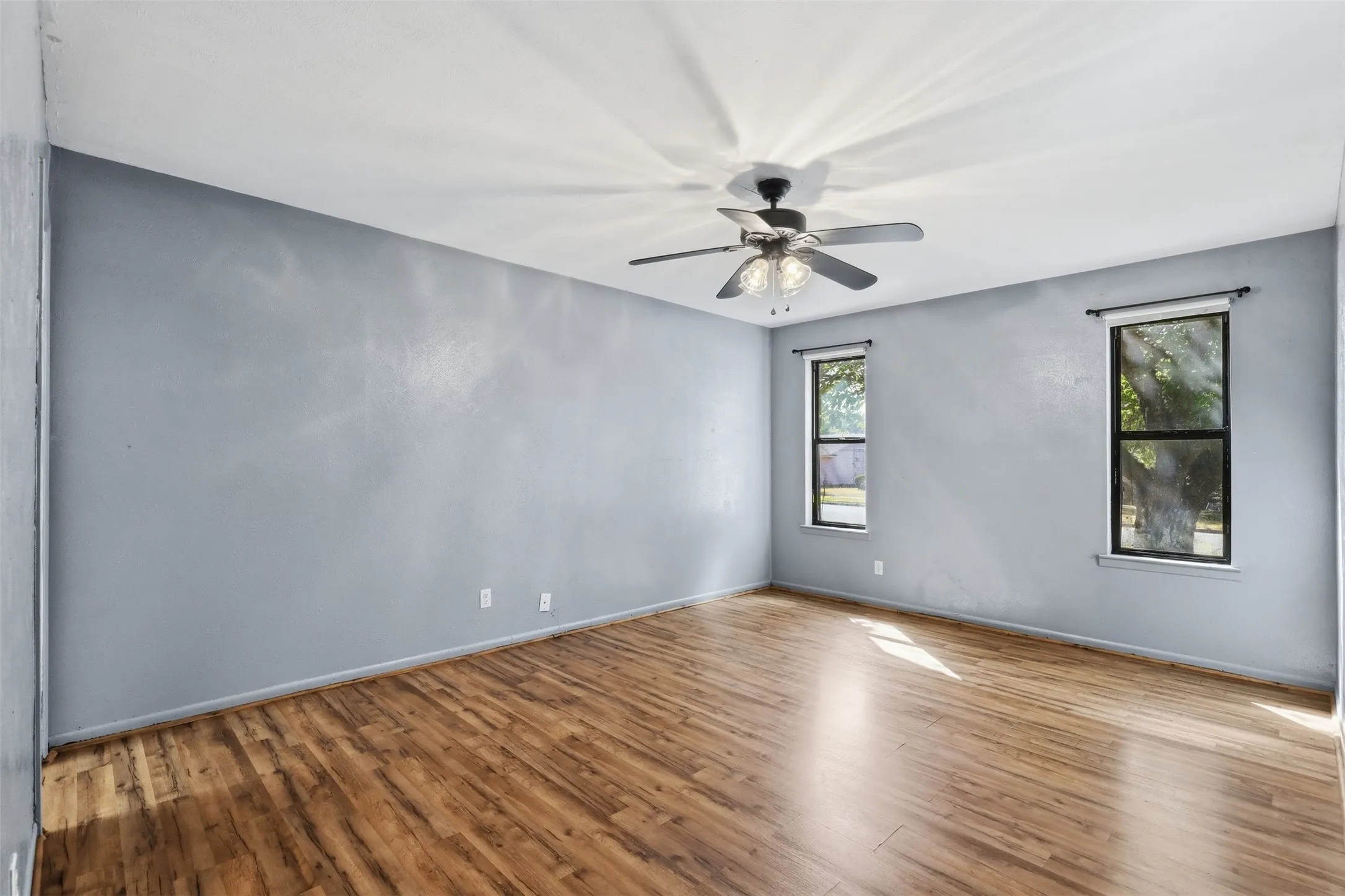 Single Family Residence For Sale in Johnson County , 1420 Laurel Lane, Cleburne, Texas 76033, 4 Bedroom, 3 Bathroom, Garage spaces, 1,724 Sqft, built in 1973, mls#21330888, Real Estate Agent in Cleburne, Homes For Sale in Johnson county, Homes For Sale in Cleburne, Realtor in Cleburne Texas, Real Estate Brokerage Independent Realty Texas, Luminita Cordes Realtor