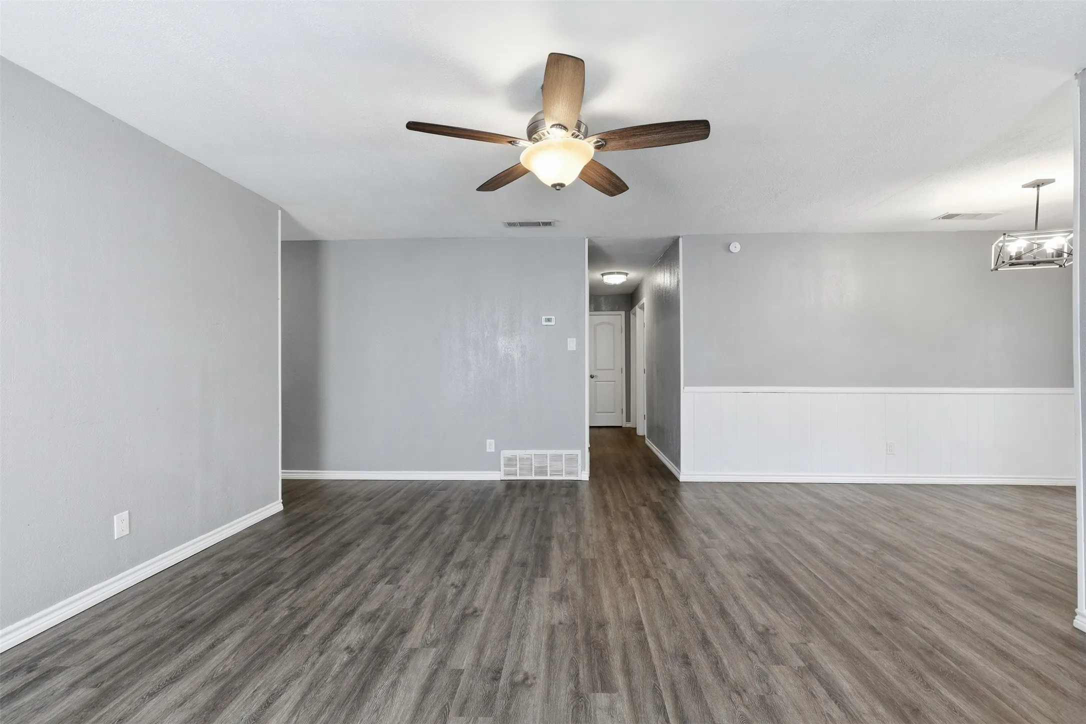 Single Family Residence For Sale in Johnson County , 1420 Laurel Lane, Cleburne, Texas 76033, 4 Bedroom, 3 Bathroom, Garage spaces, 1,724 Sqft, built in 1973, mls#21330888, Real Estate Agent in Cleburne, Homes For Sale in Johnson county, Homes For Sale in Cleburne, Realtor in Cleburne Texas, Real Estate Brokerage Independent Realty Texas, Luminita Cordes Realtor