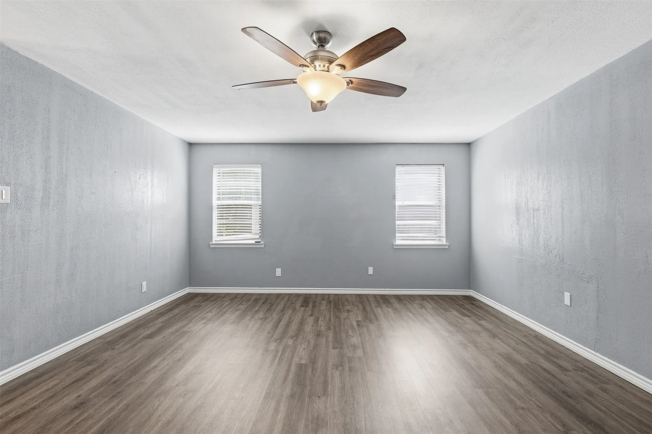 Single Family Residence For Sale in Johnson County , 1420 Laurel Lane, Cleburne, Texas 76033, 4 Bedroom, 3 Bathroom, Garage spaces, 1,724 Sqft, built in 1973, mls#21330888, Real Estate Agent in Cleburne, Homes For Sale in Johnson county, Homes For Sale in Cleburne, Realtor in Cleburne Texas, Real Estate Brokerage Independent Realty Texas, Luminita Cordes Realtor