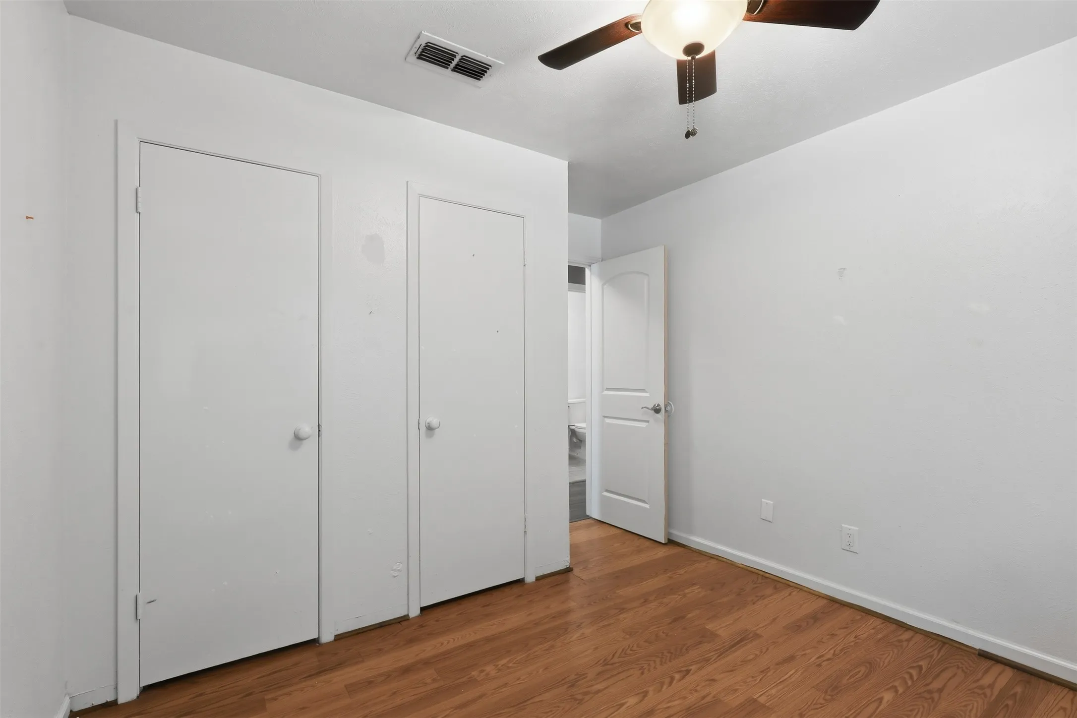 Single Family Residence For Sale in Johnson County , 1420 Laurel Lane, Cleburne, Texas 76033, 4 Bedroom, 3 Bathroom, Garage spaces, 1,724 Sqft, built in 1973, mls#21330888, Real Estate Agent in Cleburne, Homes For Sale in Johnson county, Homes For Sale in Cleburne, Realtor in Cleburne Texas, Real Estate Brokerage Independent Realty Texas, Luminita Cordes Realtor