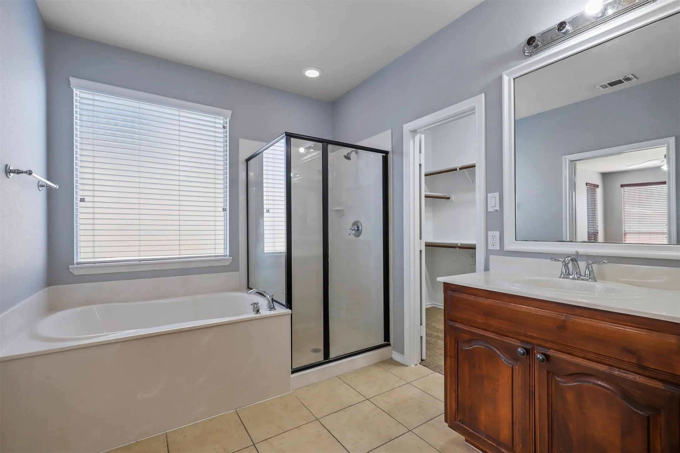 Single Family Residence For Rent in Tarrant County , 13229 Larks View Point, Fort Worth, Texas 76244, 4 Bedroom, 3 Bathroom, 2 Garage spaces, 2,439 Sqft, built in 2012, mls#21334124, Real Estate Agent in Fort Worth, Homes For Rent in Tarrant county, Homes For Rent in Fort Worth, Realtor in Fort Worth Texas, Real Estate Brokerage Independent Realty Texas, Luminita Cordes Realtor