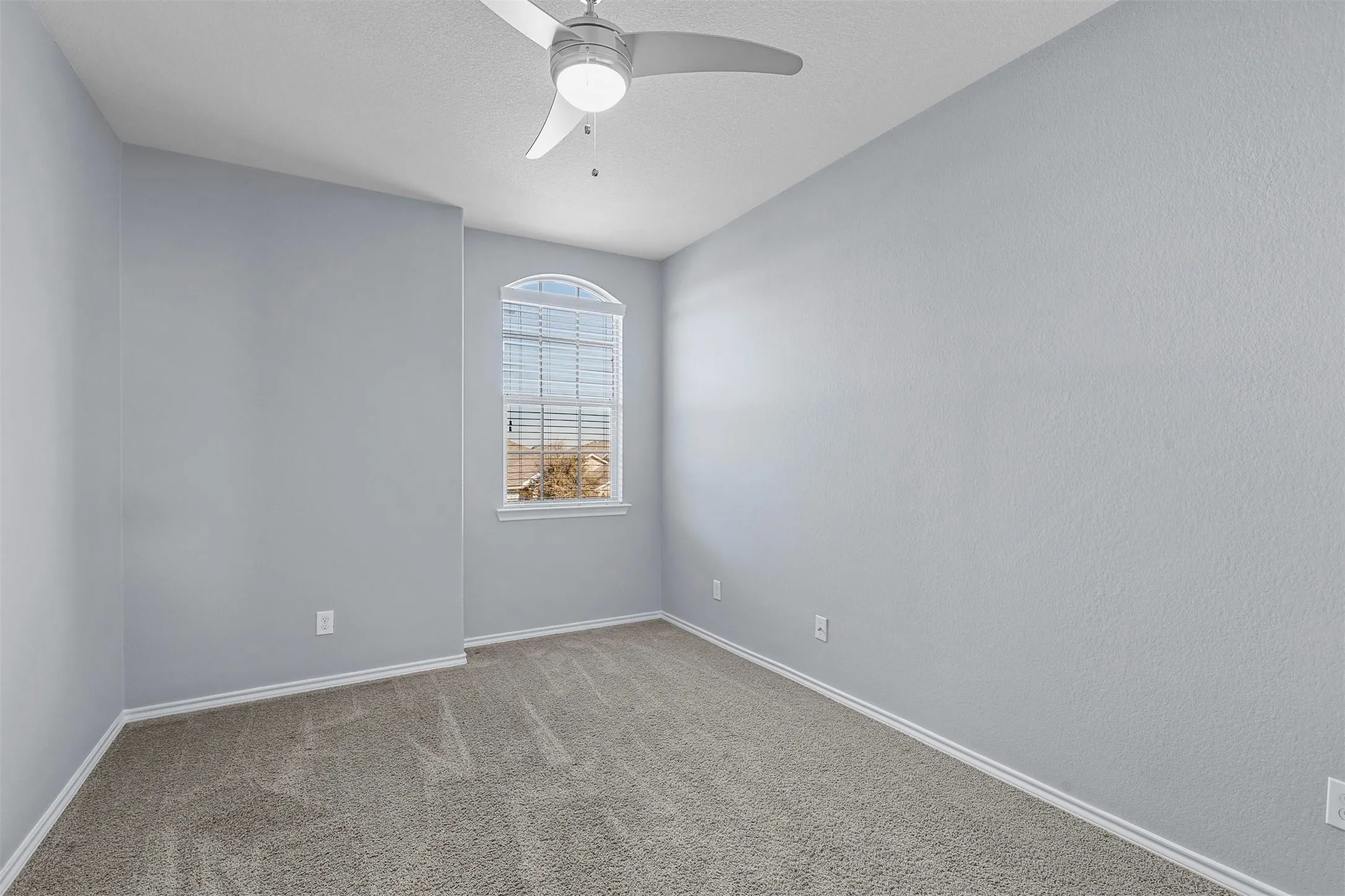Single Family Residence For Rent in Tarrant County , 13229 Larks View Point, Fort Worth, Texas 76244, 4 Bedroom, 3 Bathroom, 2 Garage spaces, 2,439 Sqft, built in 2012, mls#21334124, Real Estate Agent in Fort Worth, Homes For Rent in Tarrant county, Homes For Rent in Fort Worth, Realtor in Fort Worth Texas, Real Estate Brokerage Independent Realty Texas, Luminita Cordes Realtor