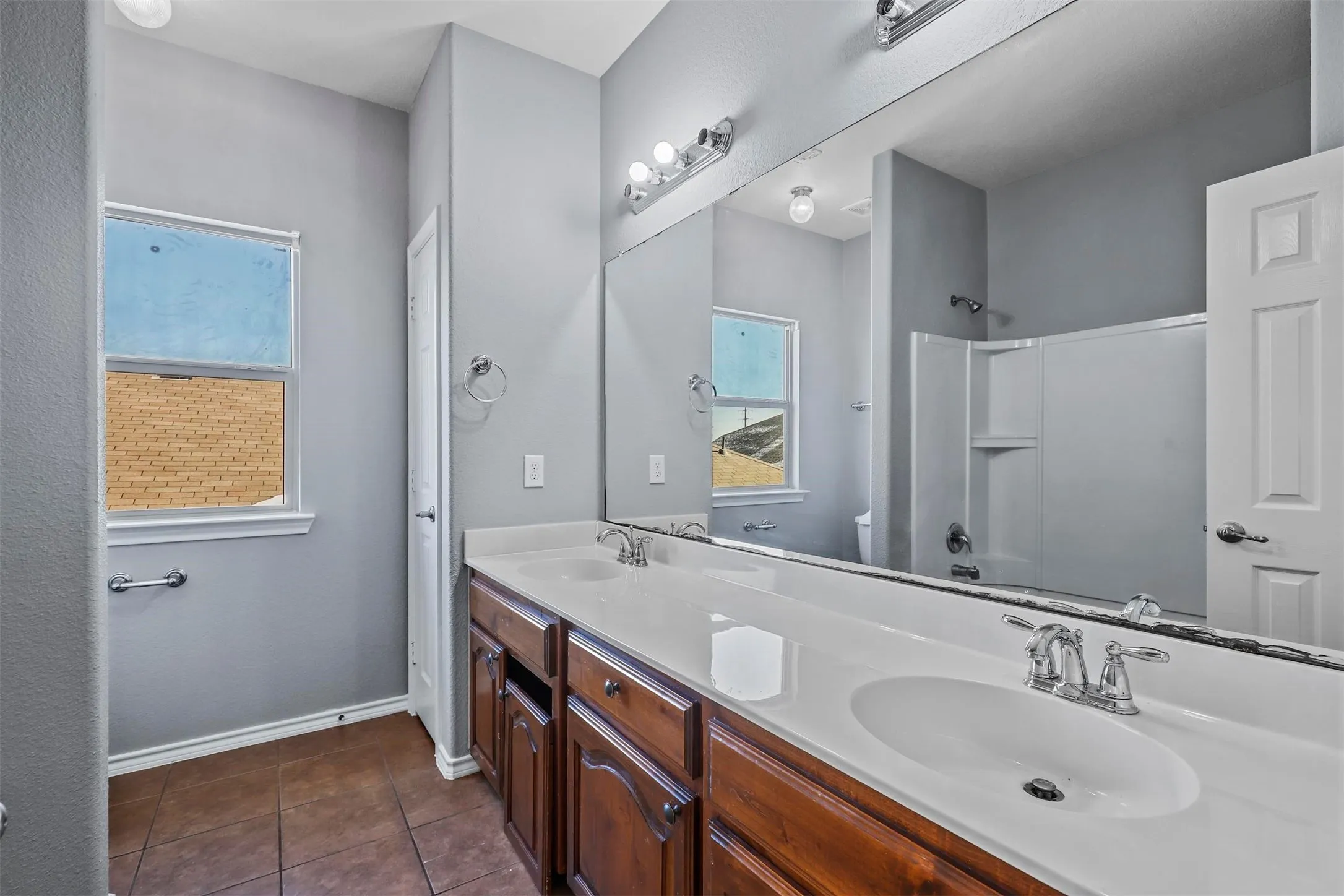 Single Family Residence For Rent in Tarrant County , 13229 Larks View Point, Fort Worth, Texas 76244, 4 Bedroom, 3 Bathroom, 2 Garage spaces, 2,439 Sqft, built in 2012, mls#21334124, Real Estate Agent in Fort Worth, Homes For Rent in Tarrant county, Homes For Rent in Fort Worth, Realtor in Fort Worth Texas, Real Estate Brokerage Independent Realty Texas, Luminita Cordes Realtor