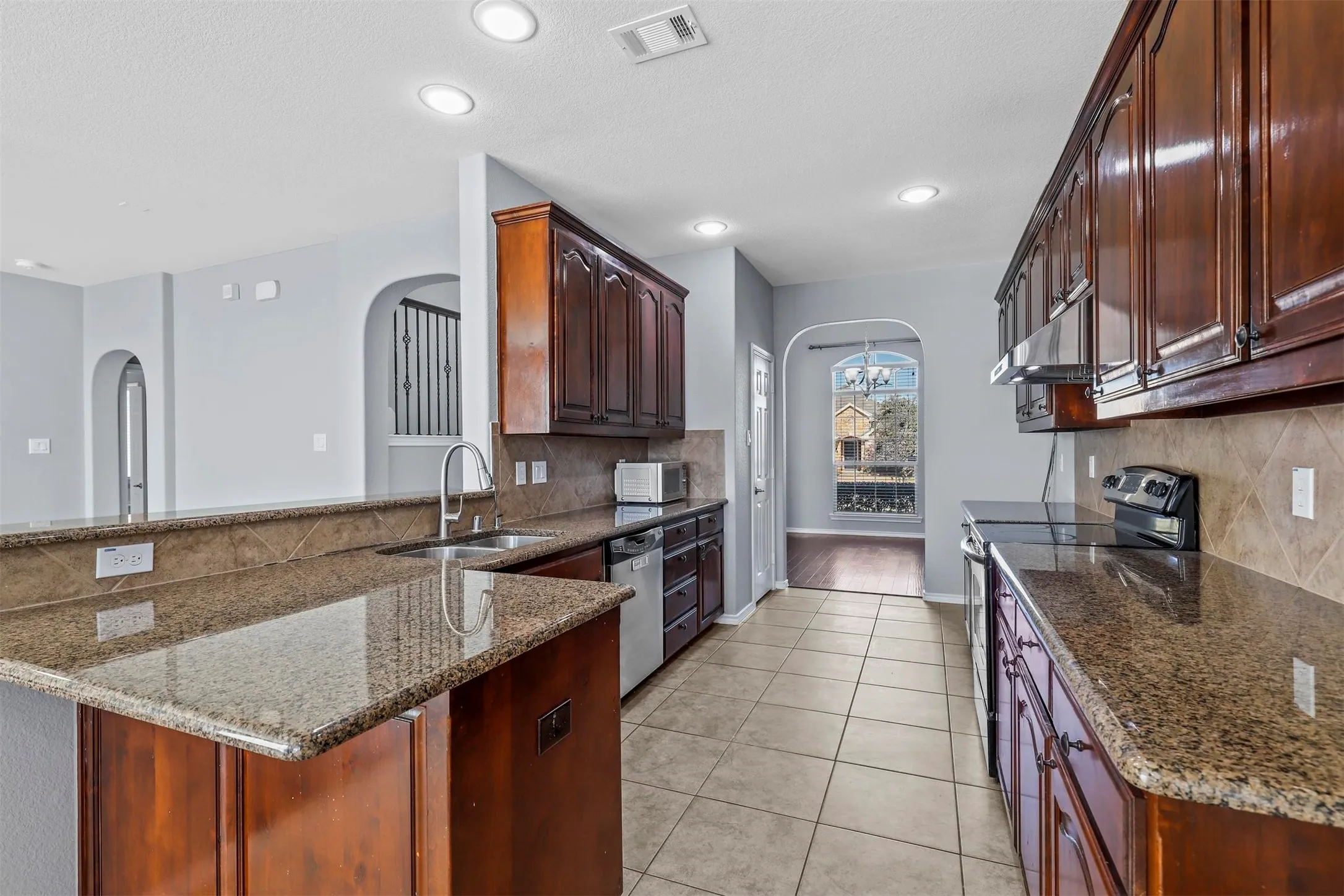 Single Family Residence For Rent in Tarrant County , 13229 Larks View Point, Fort Worth, Texas 76244, 4 Bedroom, 3 Bathroom, 2 Garage spaces, 2,439 Sqft, built in 2012, mls#21334124, Real Estate Agent in Fort Worth, Homes For Rent in Tarrant county, Homes For Rent in Fort Worth, Realtor in Fort Worth Texas, Real Estate Brokerage Independent Realty Texas, Luminita Cordes Realtor