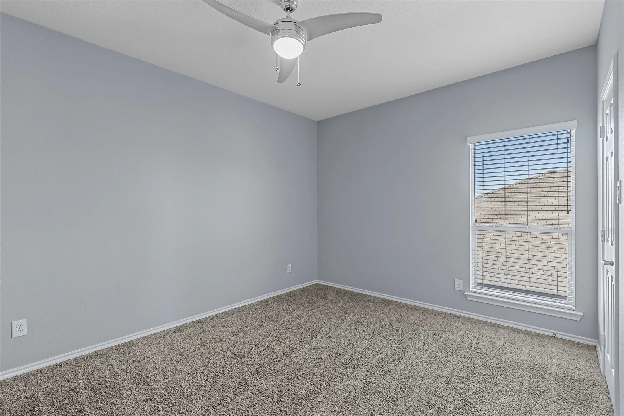 Single Family Residence For Rent in Tarrant County , 13229 Larks View Point, Fort Worth, Texas 76244, 4 Bedroom, 3 Bathroom, 2 Garage spaces, 2,439 Sqft, built in 2012, mls#21334124, Real Estate Agent in Fort Worth, Homes For Rent in Tarrant county, Homes For Rent in Fort Worth, Realtor in Fort Worth Texas, Real Estate Brokerage Independent Realty Texas, Luminita Cordes Realtor