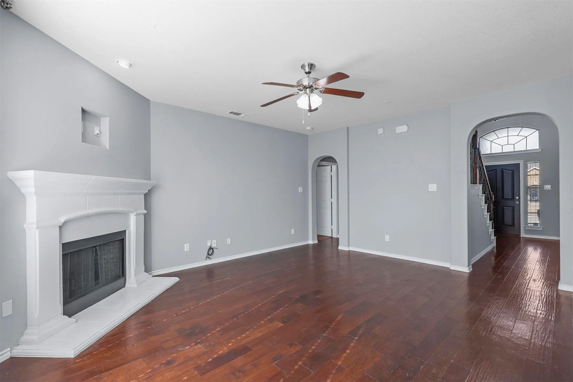 Single Family Residence For Rent in Tarrant County , 13229 Larks View Point, Fort Worth, Texas 76244, 4 Bedroom, 3 Bathroom, 2 Garage spaces, 2,439 Sqft, built in 2012, mls#21334124, Real Estate Agent in Fort Worth, Homes For Rent in Tarrant county, Homes For Rent in Fort Worth, Realtor in Fort Worth Texas, Real Estate Brokerage Independent Realty Texas, Luminita Cordes Realtor