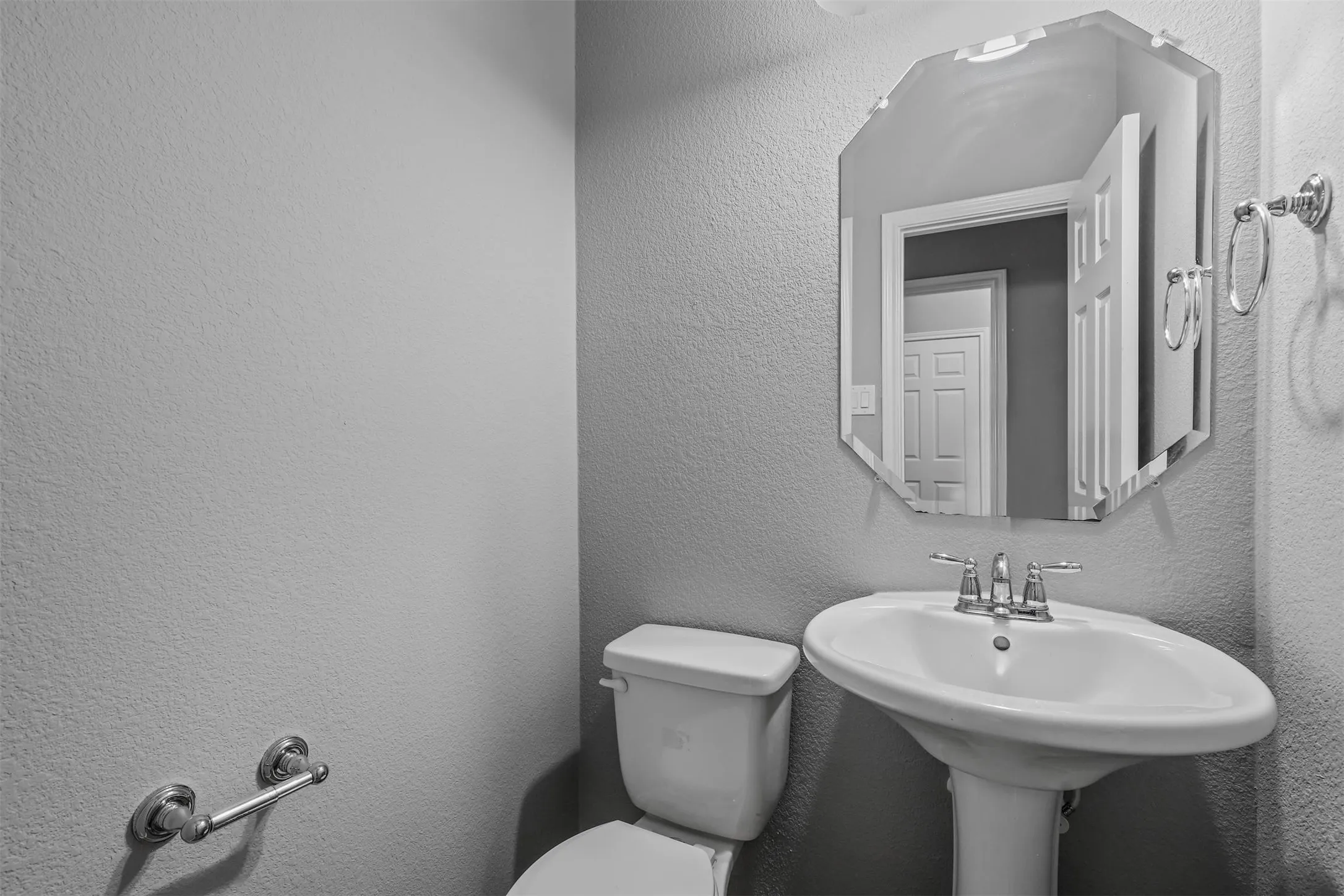 Single Family Residence For Rent in Tarrant County , 13229 Larks View Point, Fort Worth, Texas 76244, 4 Bedroom, 3 Bathroom, 2 Garage spaces, 2,439 Sqft, built in 2012, mls#21334124, Real Estate Agent in Fort Worth, Homes For Rent in Tarrant county, Homes For Rent in Fort Worth, Realtor in Fort Worth Texas, Real Estate Brokerage Independent Realty Texas, Luminita Cordes Realtor